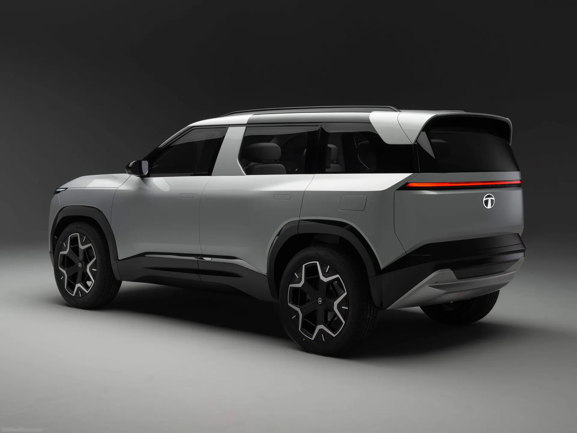 Tata Sierra.ev Concept (2023) – zadní tříčtvrteční pohled
