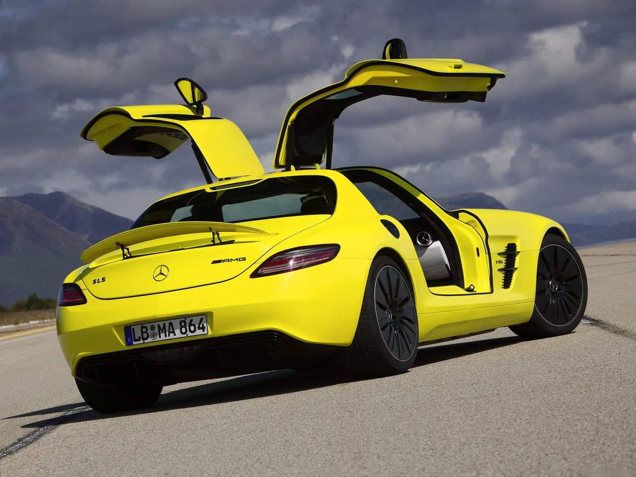 Mercedes-Benz SLS AMG E-Cell Concept (2010) – zadní tříčtvrteční pohled