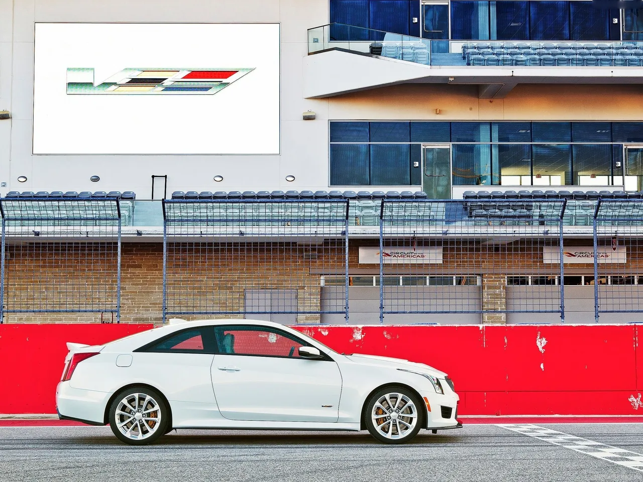 Cadillac ATS-V Coupe (2016) – boční profil