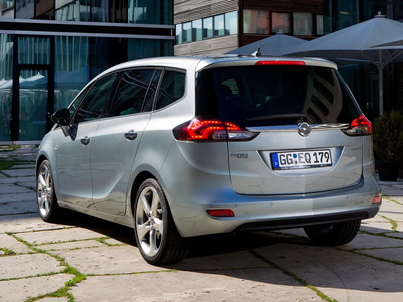 Opel Zafira Tourer (2012) – zadní tříčtvrteční pohled