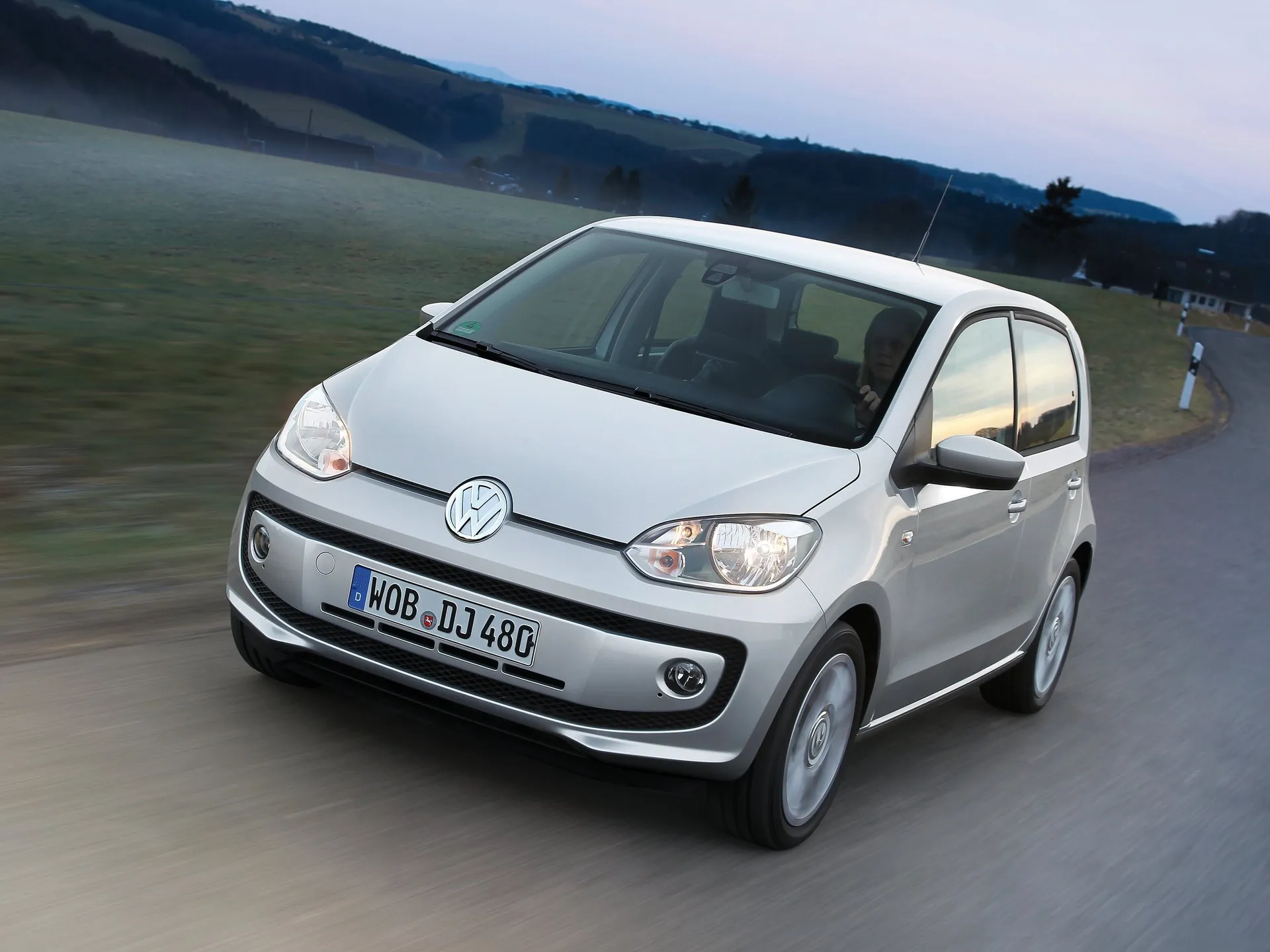 Volkswagen Up 4-door (2013)