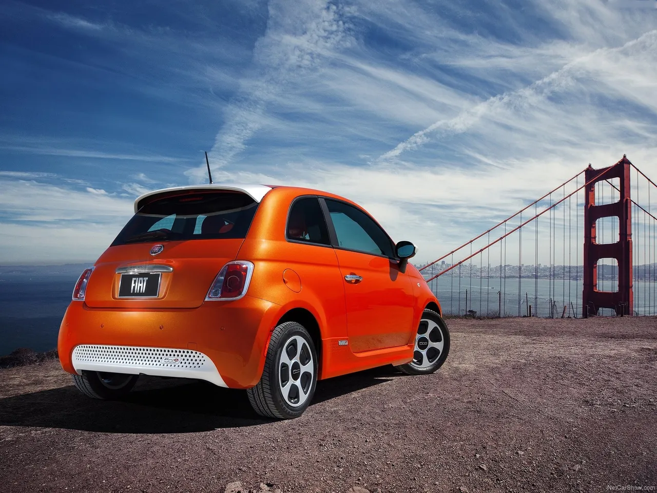Fiat 500e (2014) – zadní tříčtvrteční pohled