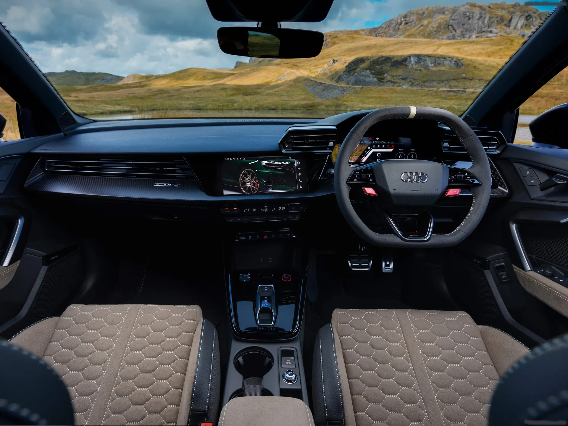 Audi RS3 Sportback competition limited [UK] (2026) – interiér
