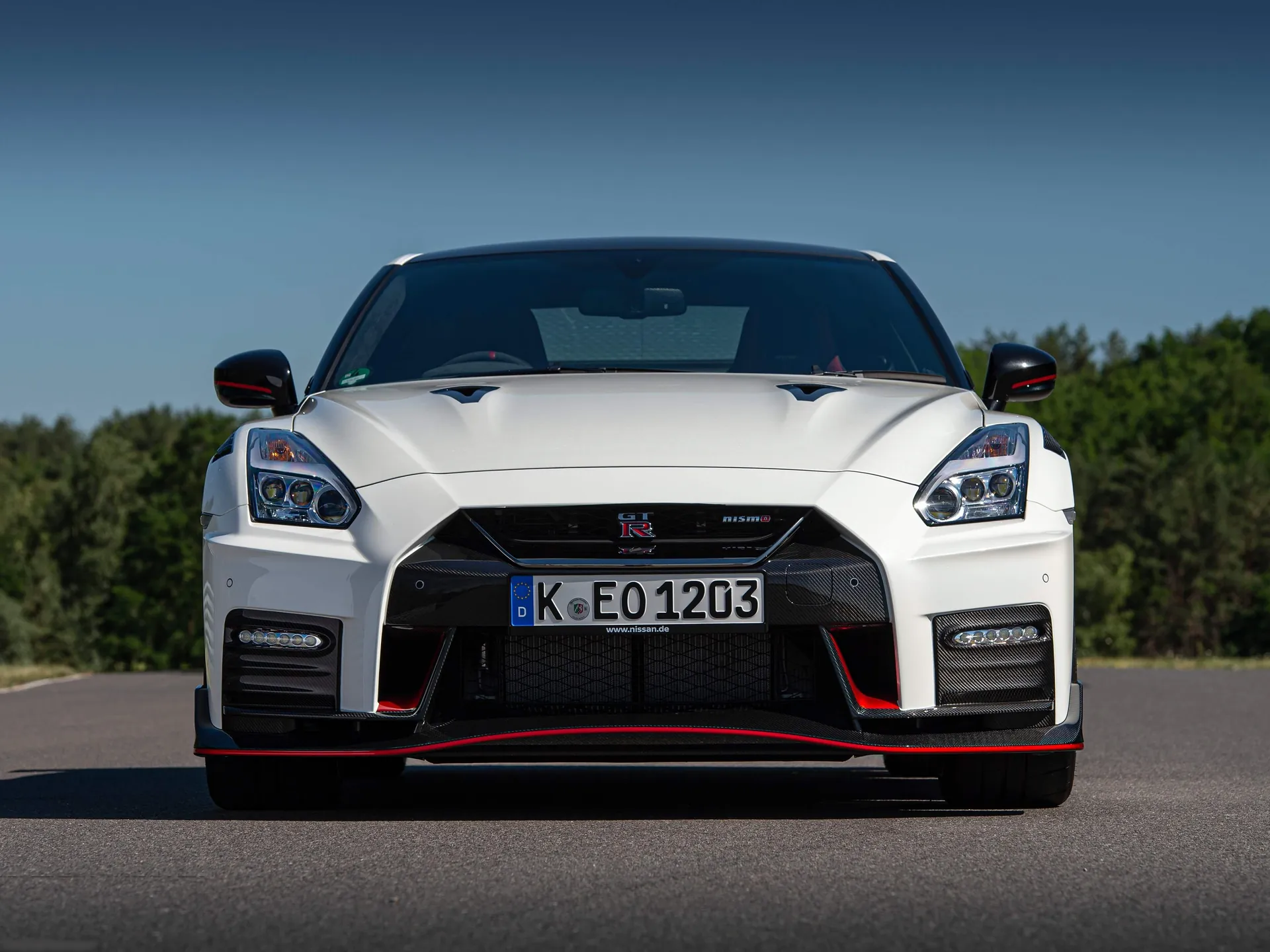 Nissan GT-R Nismo (2020) - Front