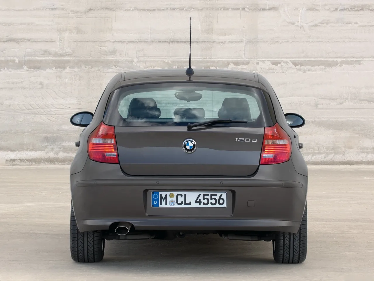 BMW 1-Series 5-door (2008) – zezadu