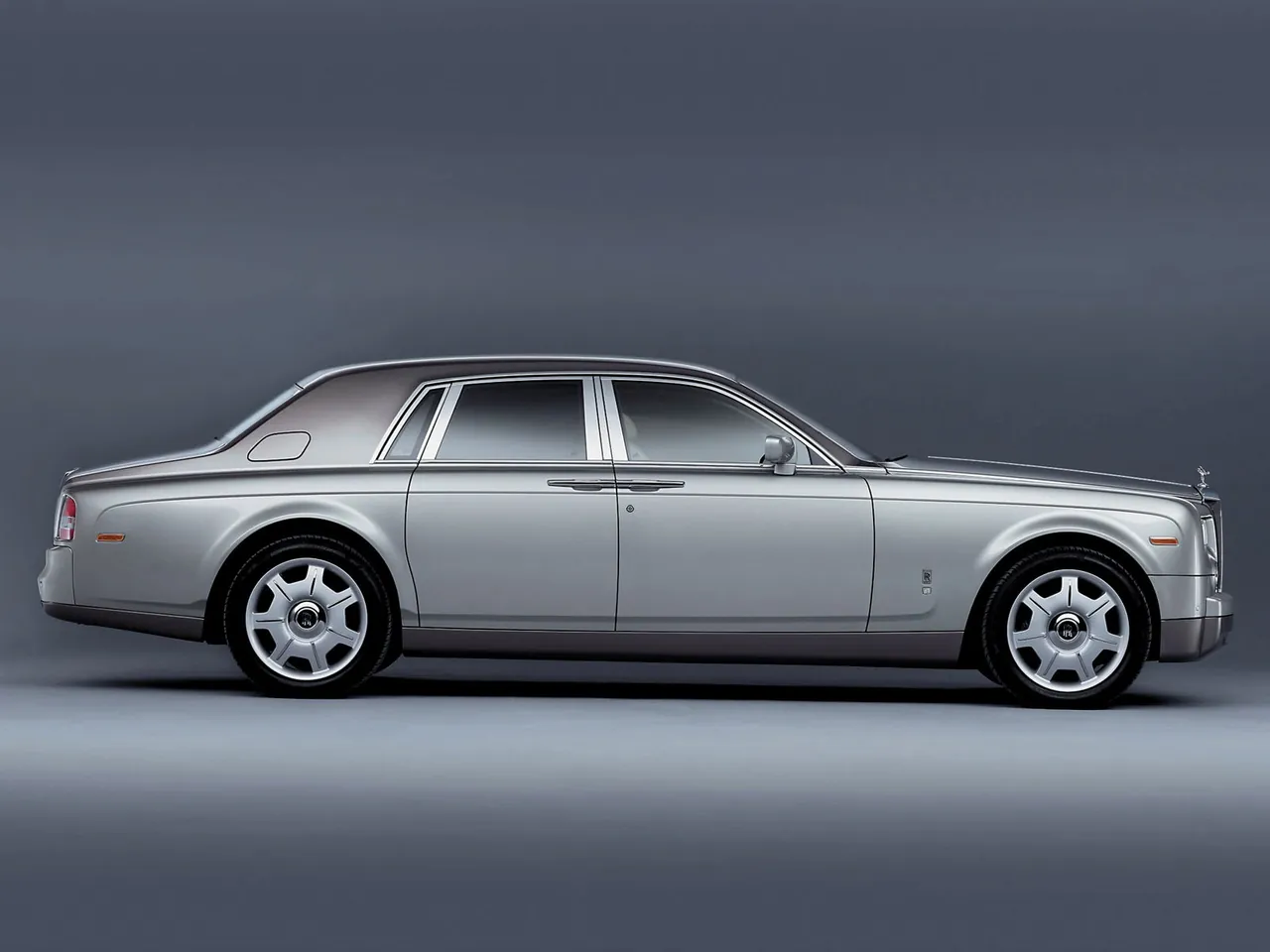 Rolls-Royce Phantom (2003) – boční profil
