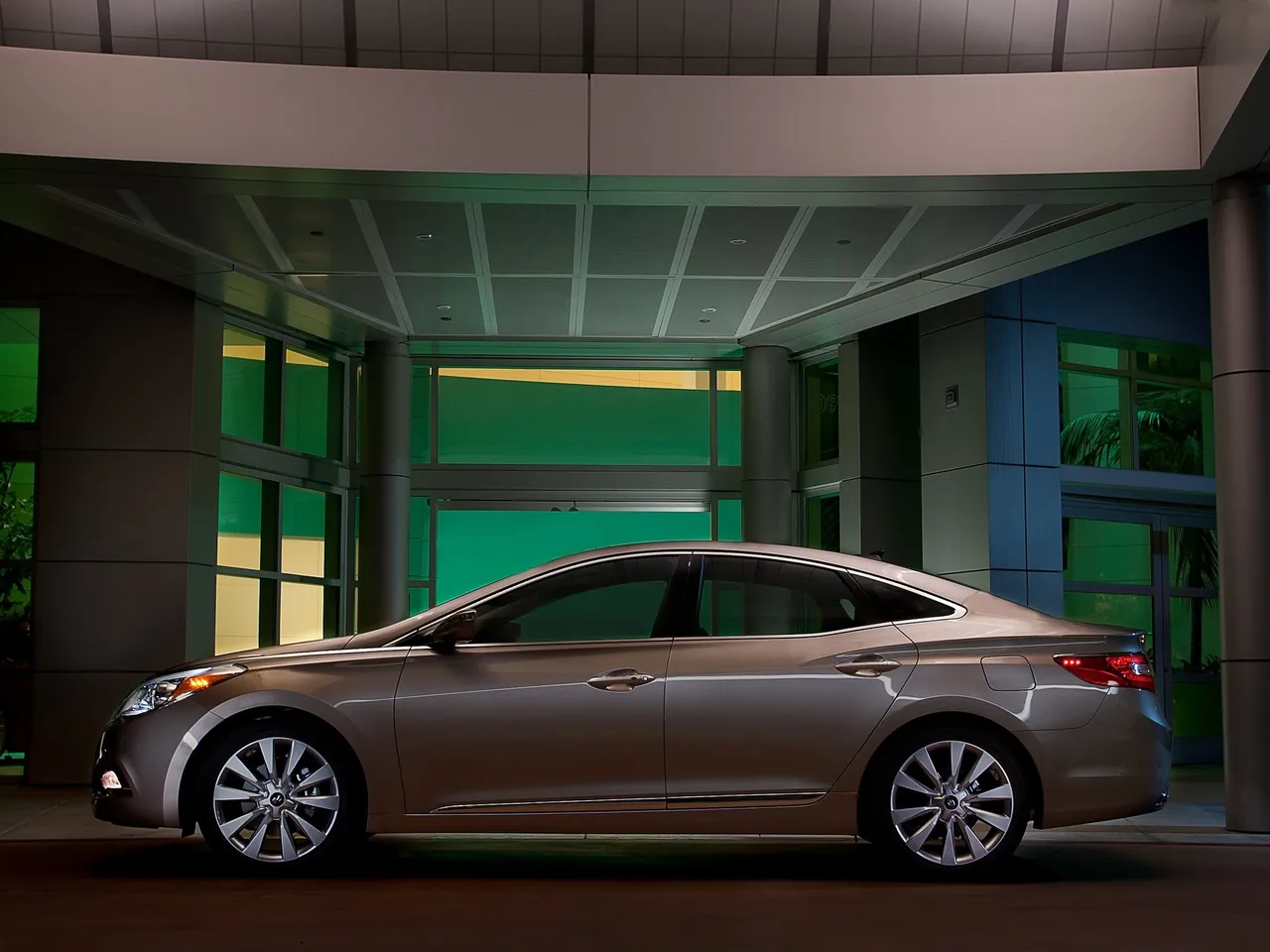 Hyundai Azera (2012) – boční profil
