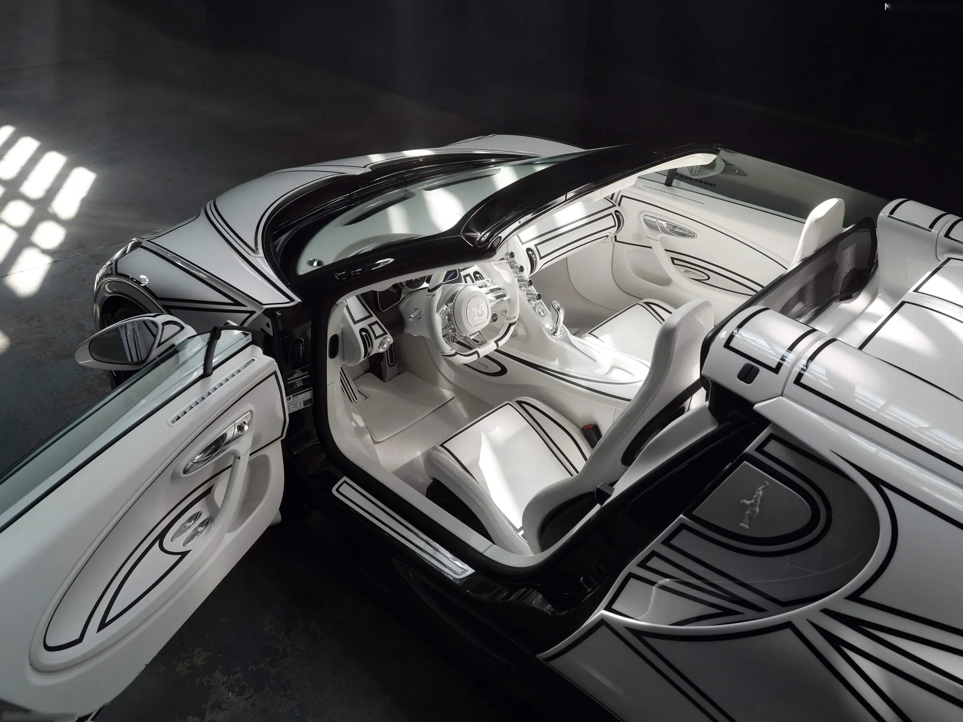Bugatti W16 Mistral Blanc Eternel (2026) – interiér