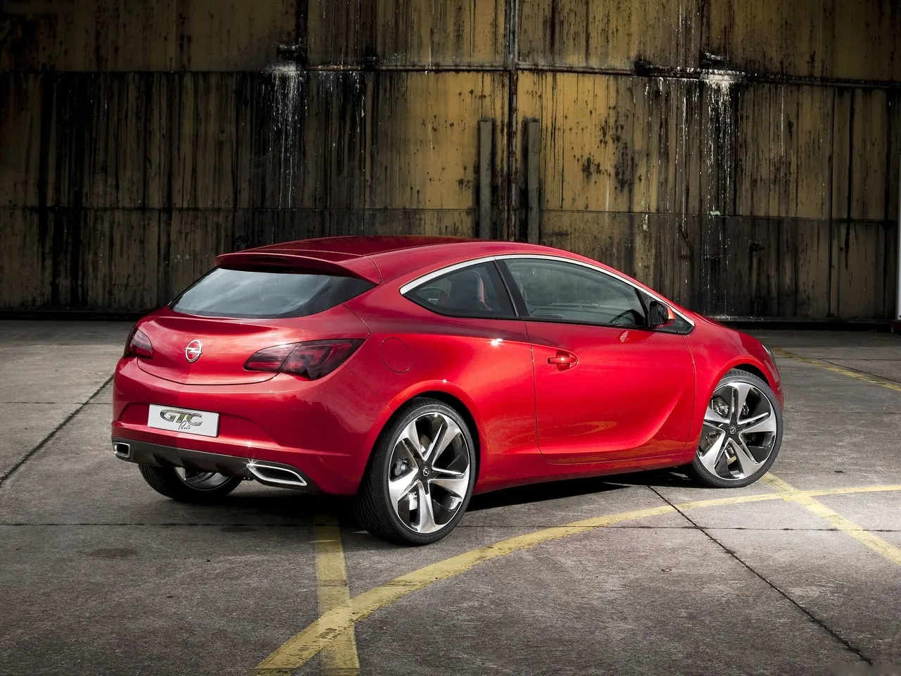 Opel GTC Paris Concept (2010) – zadní tříčtvrteční pohled