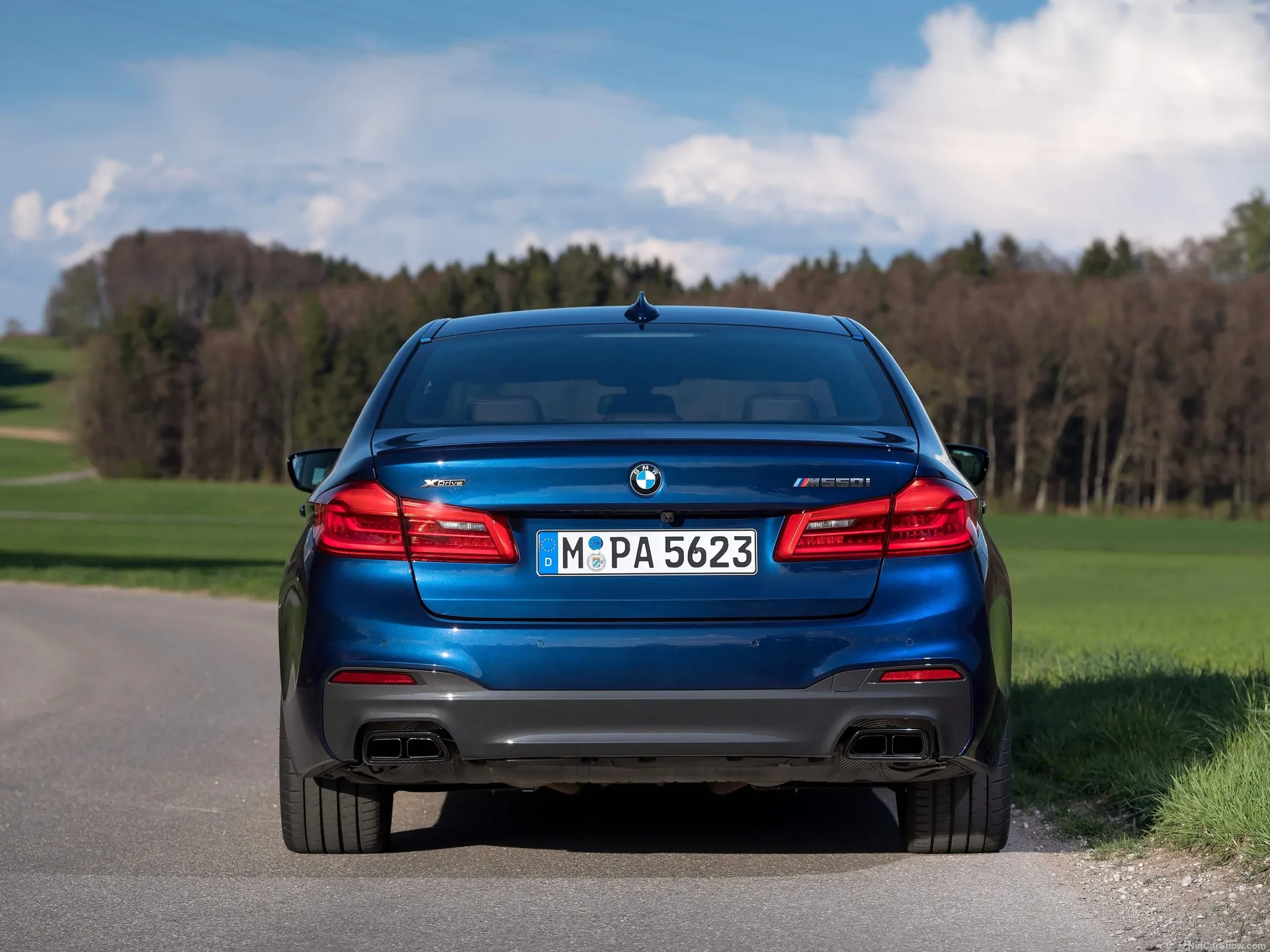 BMW M550i xDrive (2018) – zezadu