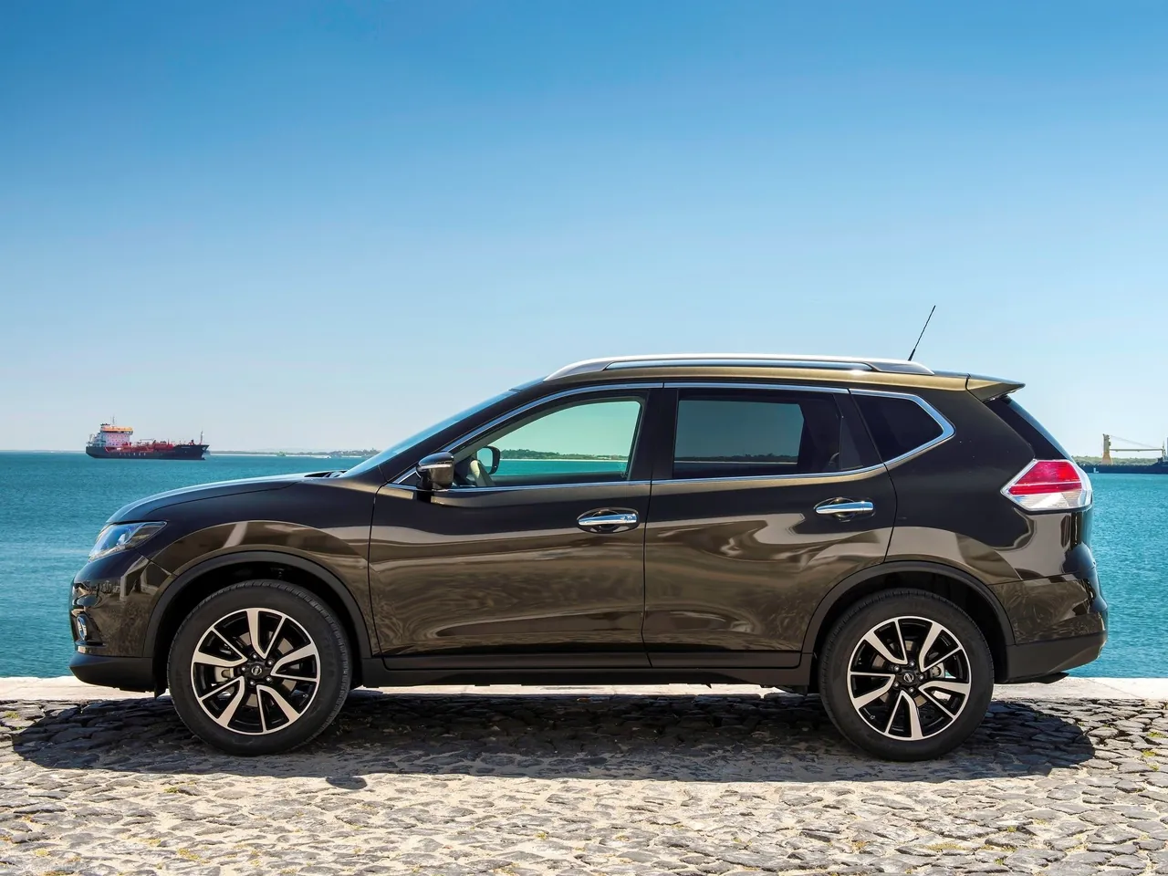 Nissan X-Trail (2014) – boční profil