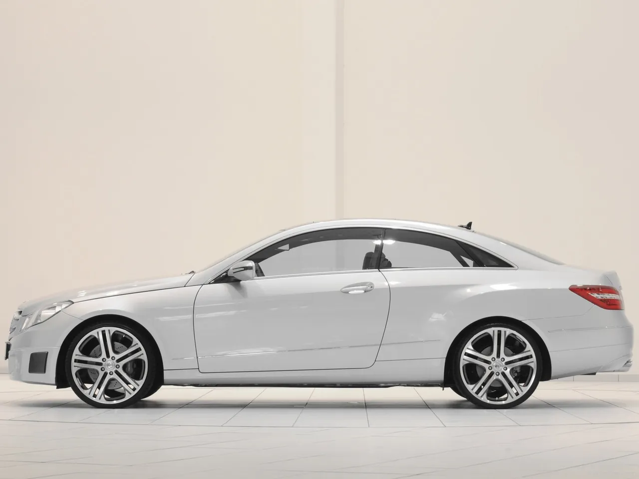 Brabus Mercedes-Benz E-Class Coupe (2010) – boční profil