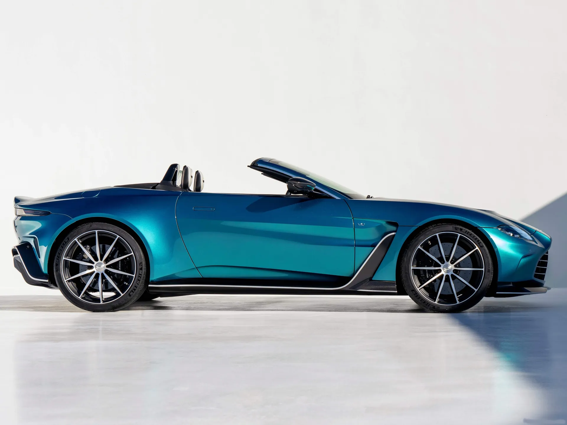 Aston Martin V12 Vantage Roadster (2023) - Side Profile
