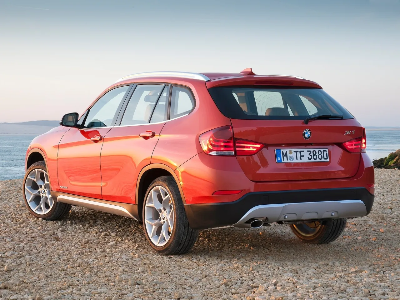 BMW X1 (2013) – zadní tříčtvrteční pohled