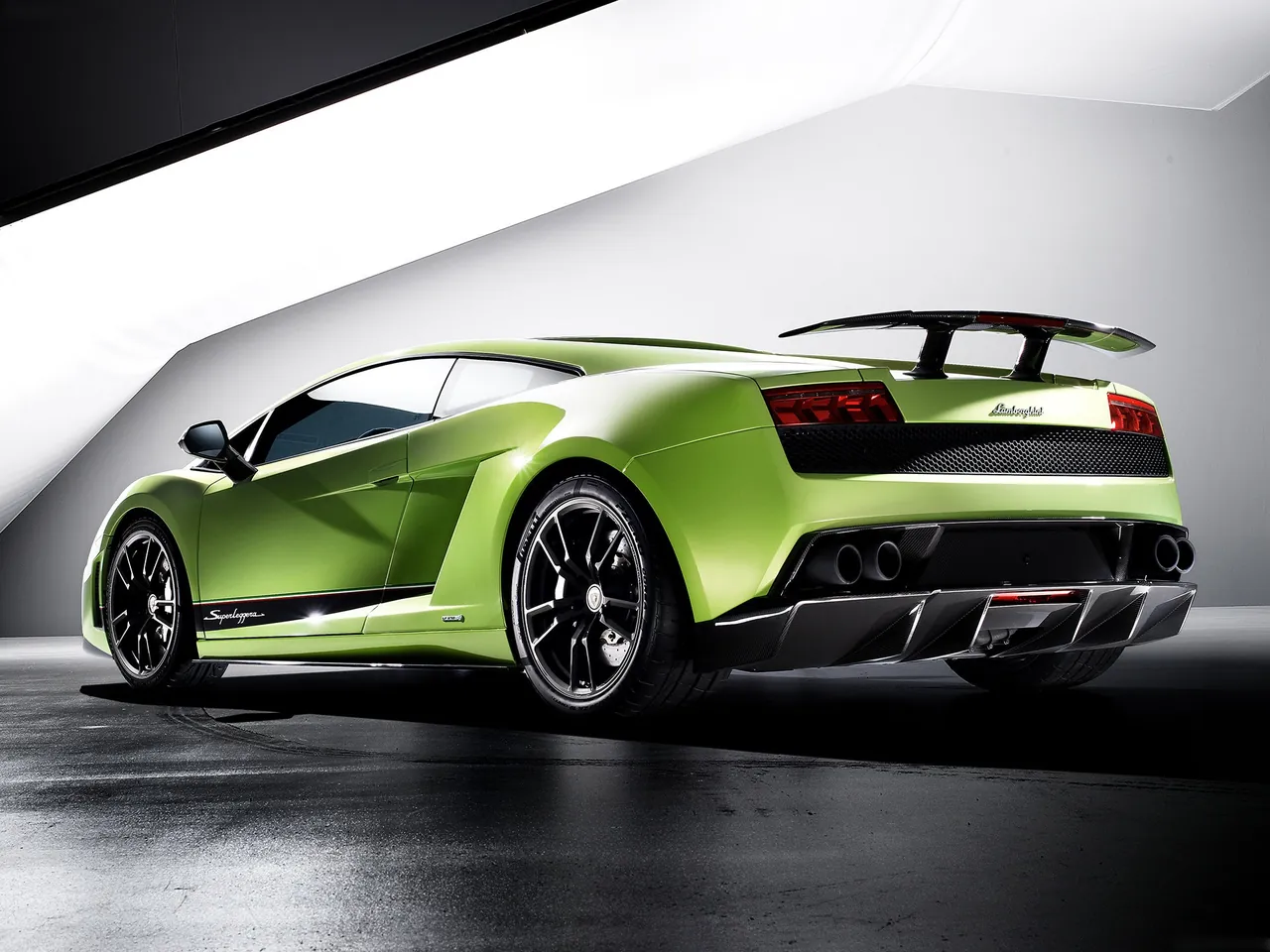 Lamborghini Gallardo LP570-4 Superleggera (2011) – zadní tříčtvrteční pohled