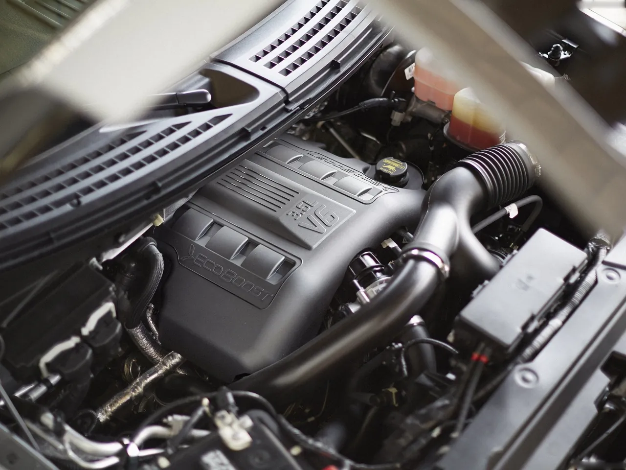 Ford F-150 Tremor (2014) - Engine Bay