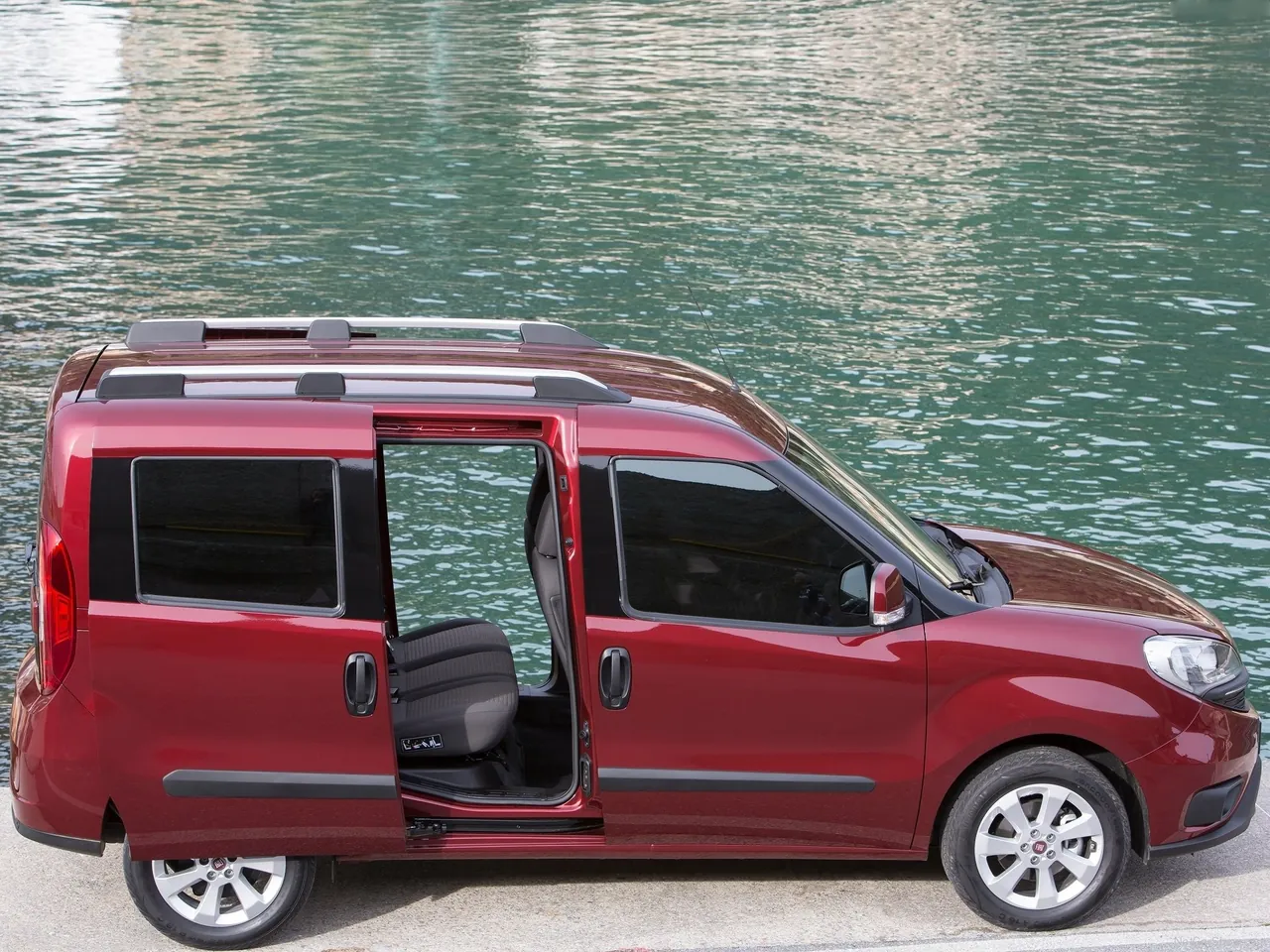 Fiat Doblo (2015) – boční profil