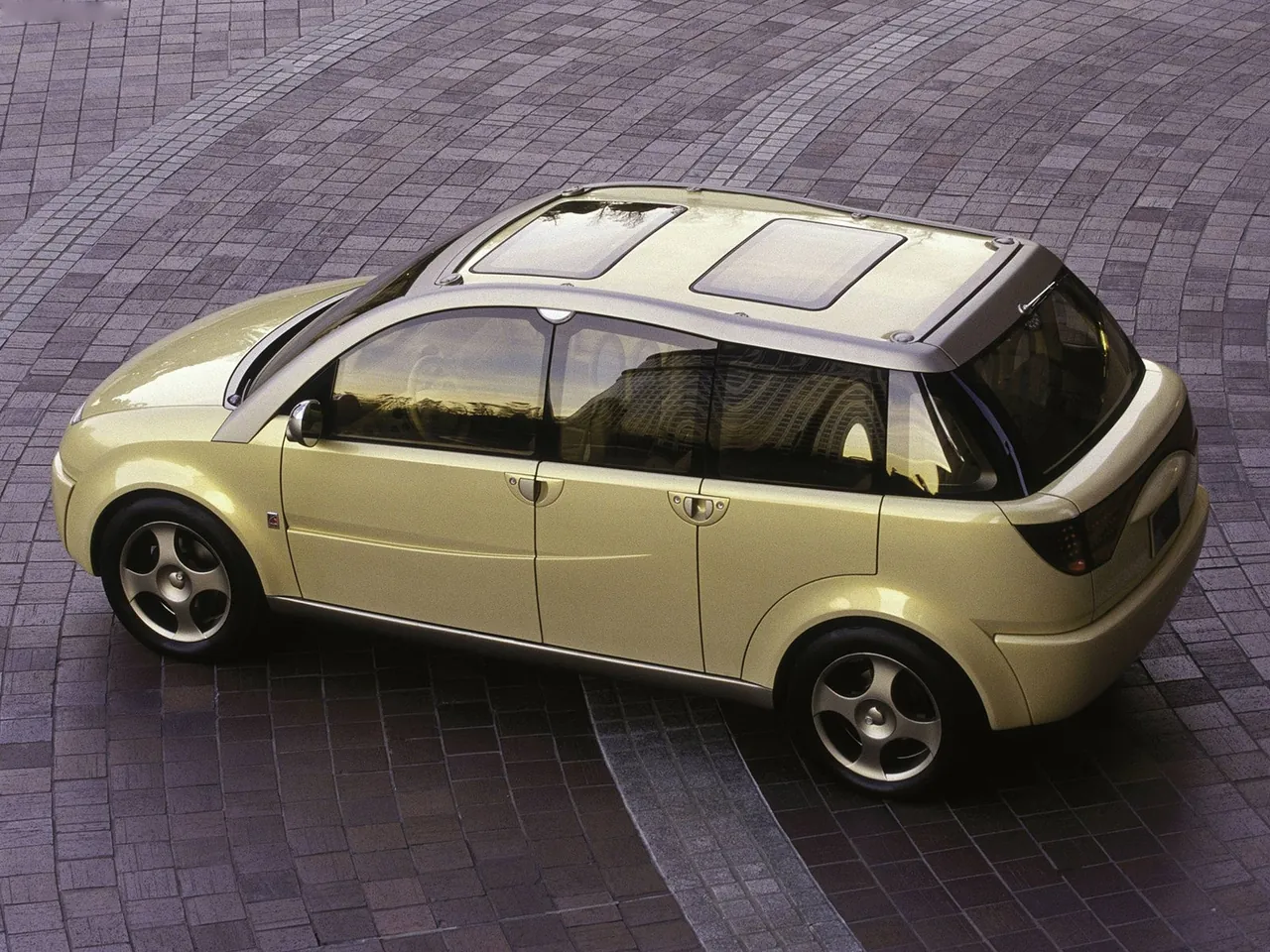 Saturn CV1 Concept (2000) – zadní pohled