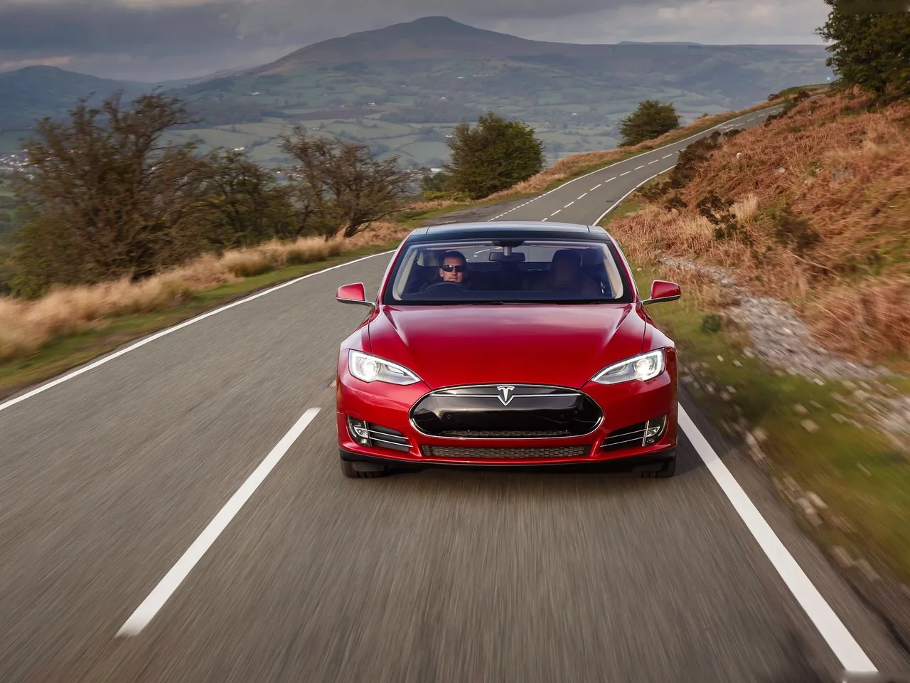 Tesla Model S [UK] (2013) – zepředu