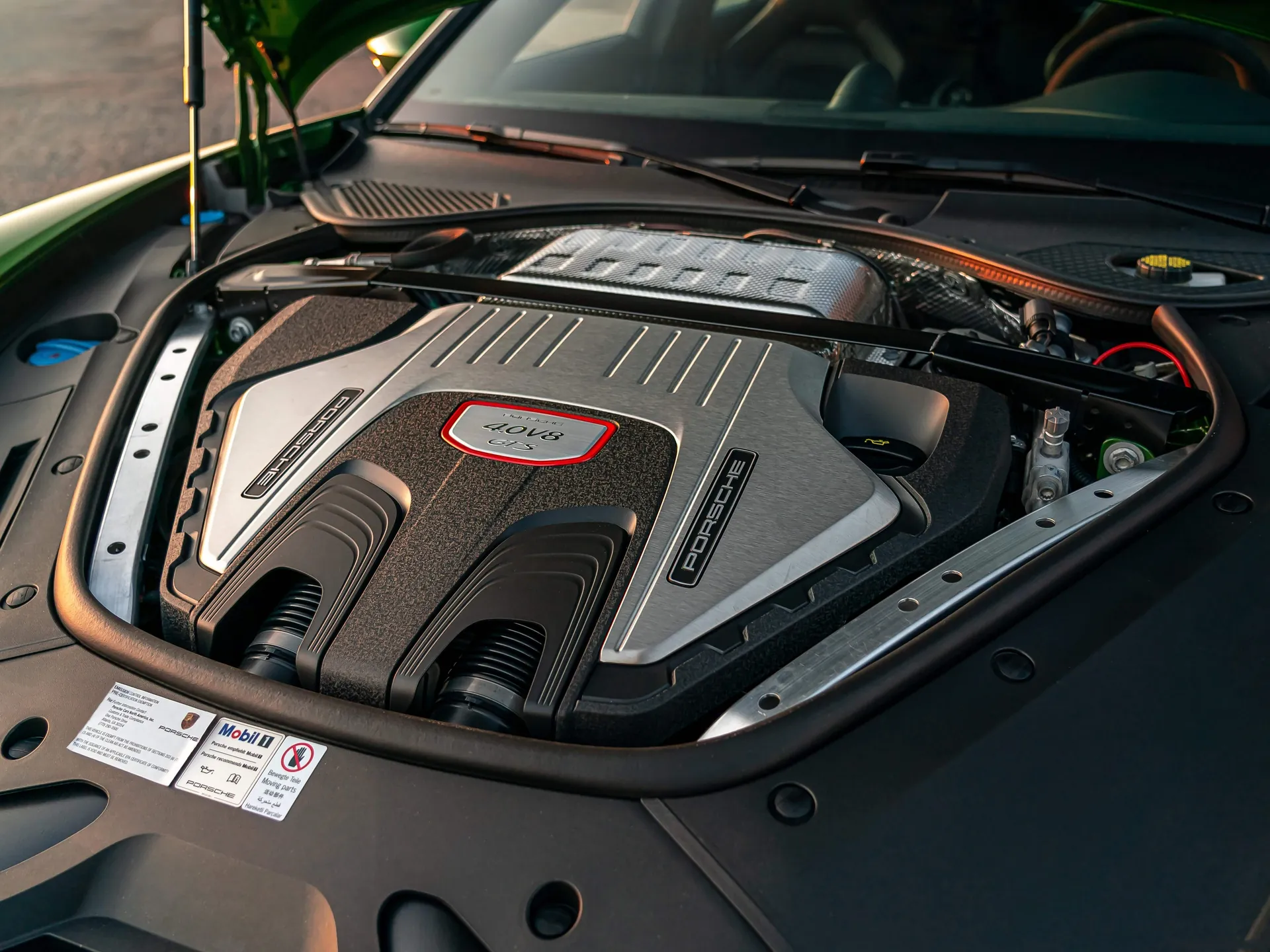 Porsche Panamera GTS (2021) - Engine Bay