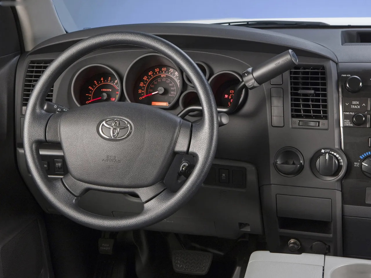 Toyota Tundra Regular Cab (2010) – interiér
