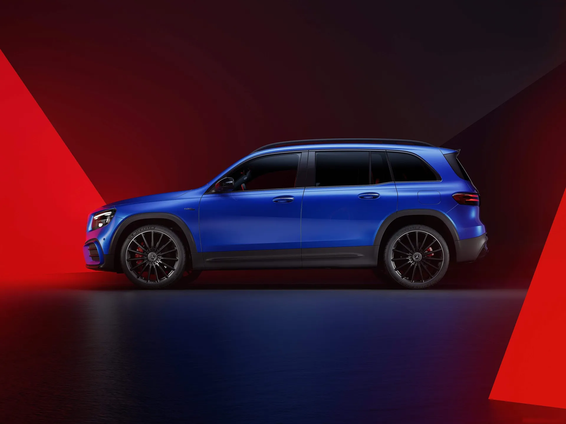 Mercedes-Benz GLB35 AMG (2024) - Side Profile