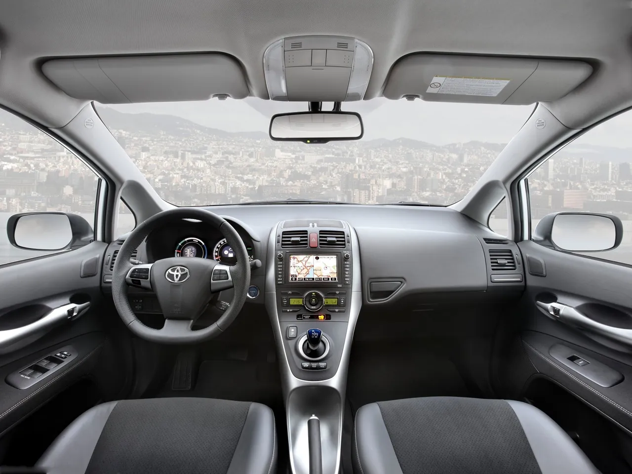 Toyota Auris HSD (2011) – interiér