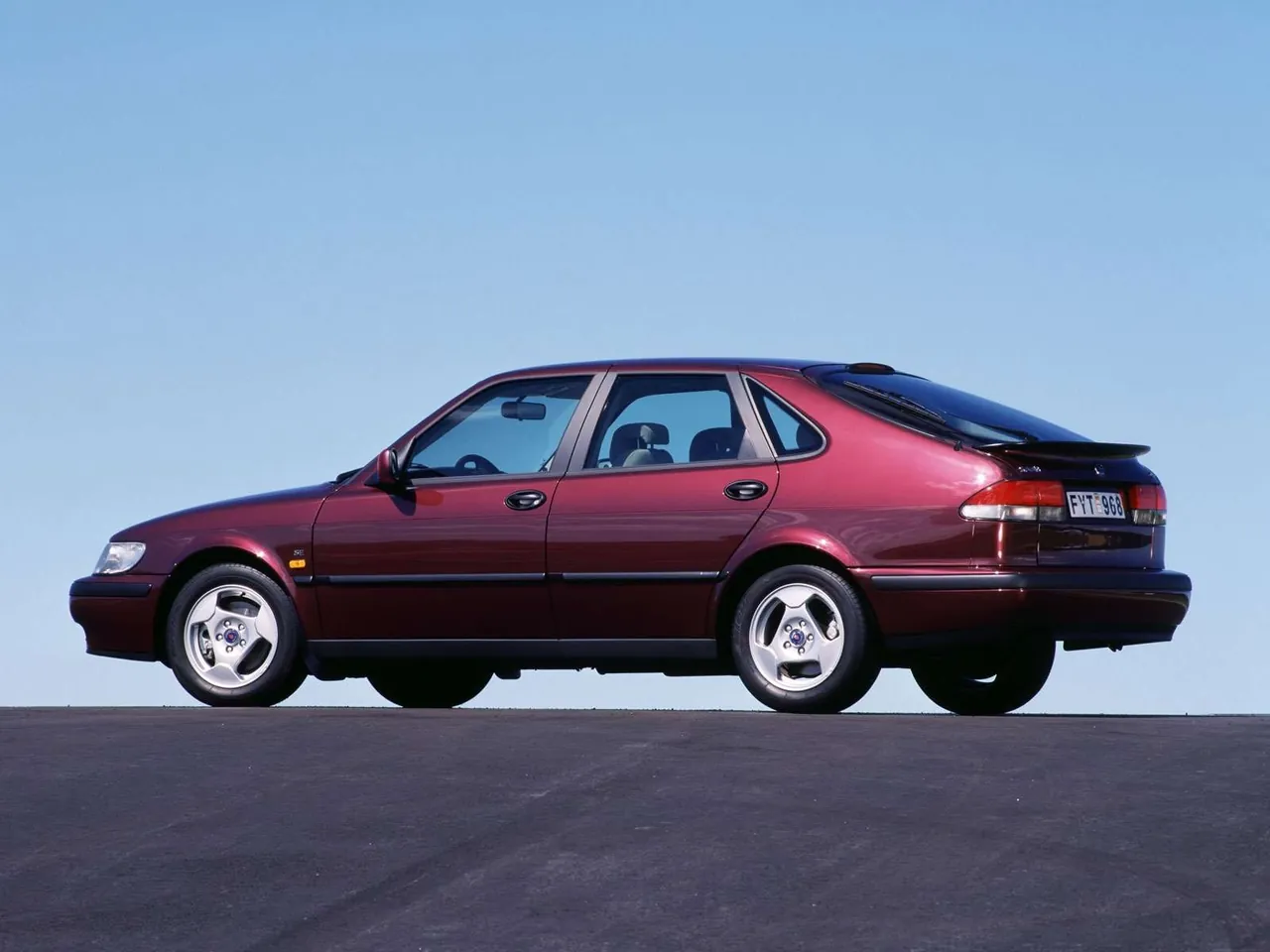 Saab 9-3 (2000) – zadní tříčtvrteční pohled