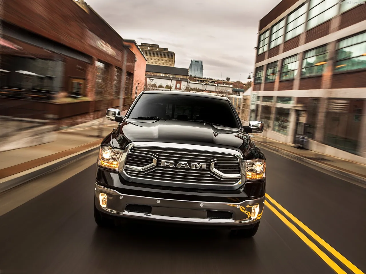 Ram 1500 Laramie Limited (2015) – zepředu