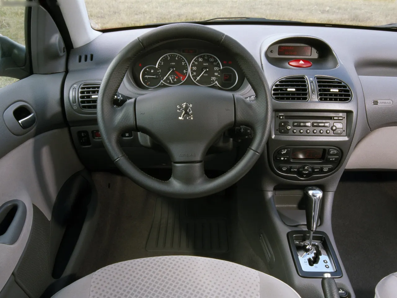 Peugeot 206 (2003) – interiér
