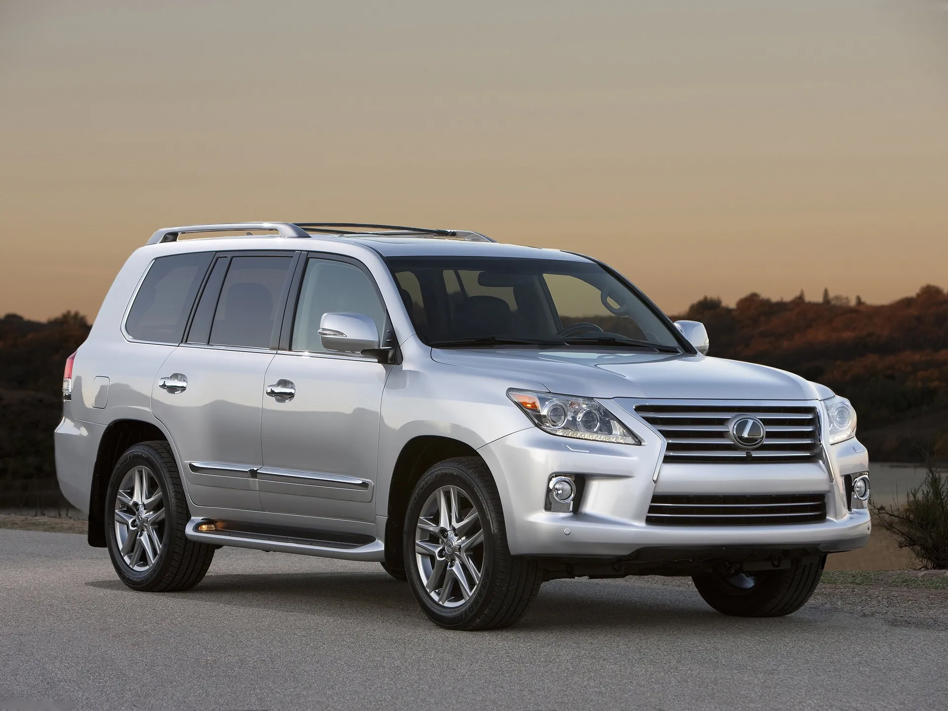 Lexus LX 570 (2013)