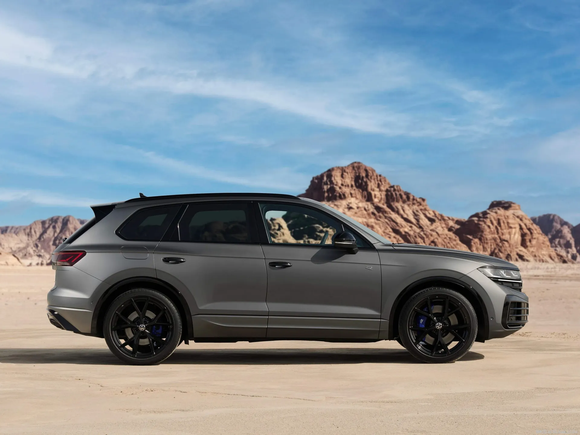 Volkswagen Touareg R eHybrid (2024) – boční profil