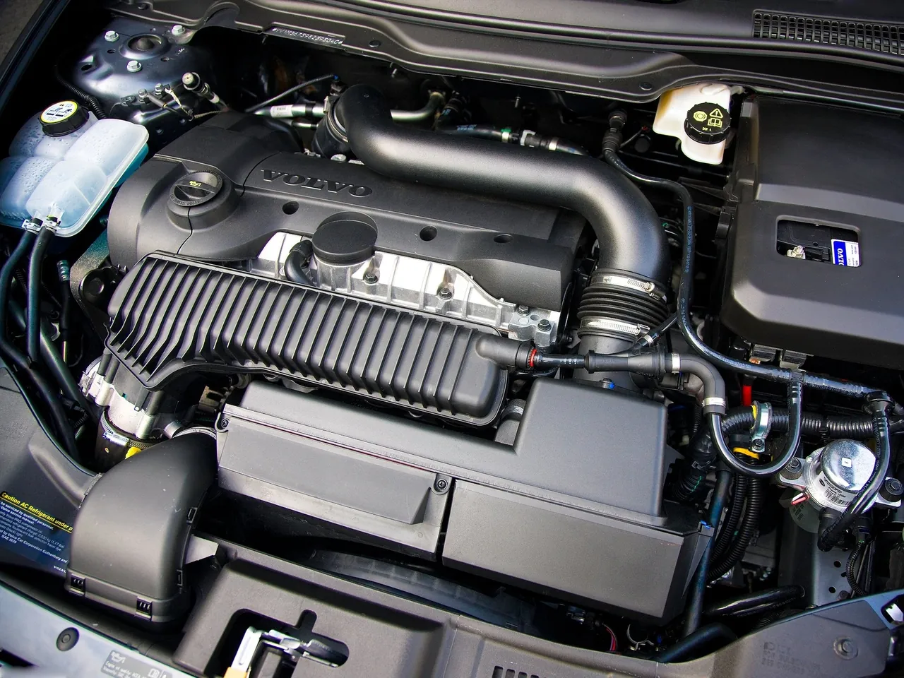 Volvo S40 (2008) – motorový prostor