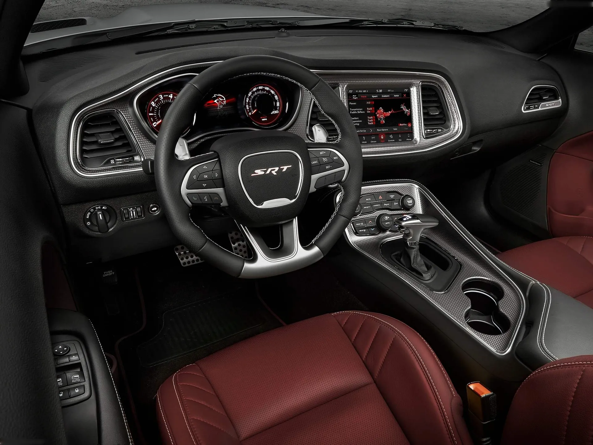 Dodge Challenger SRT Hellcat (2019) – interiér