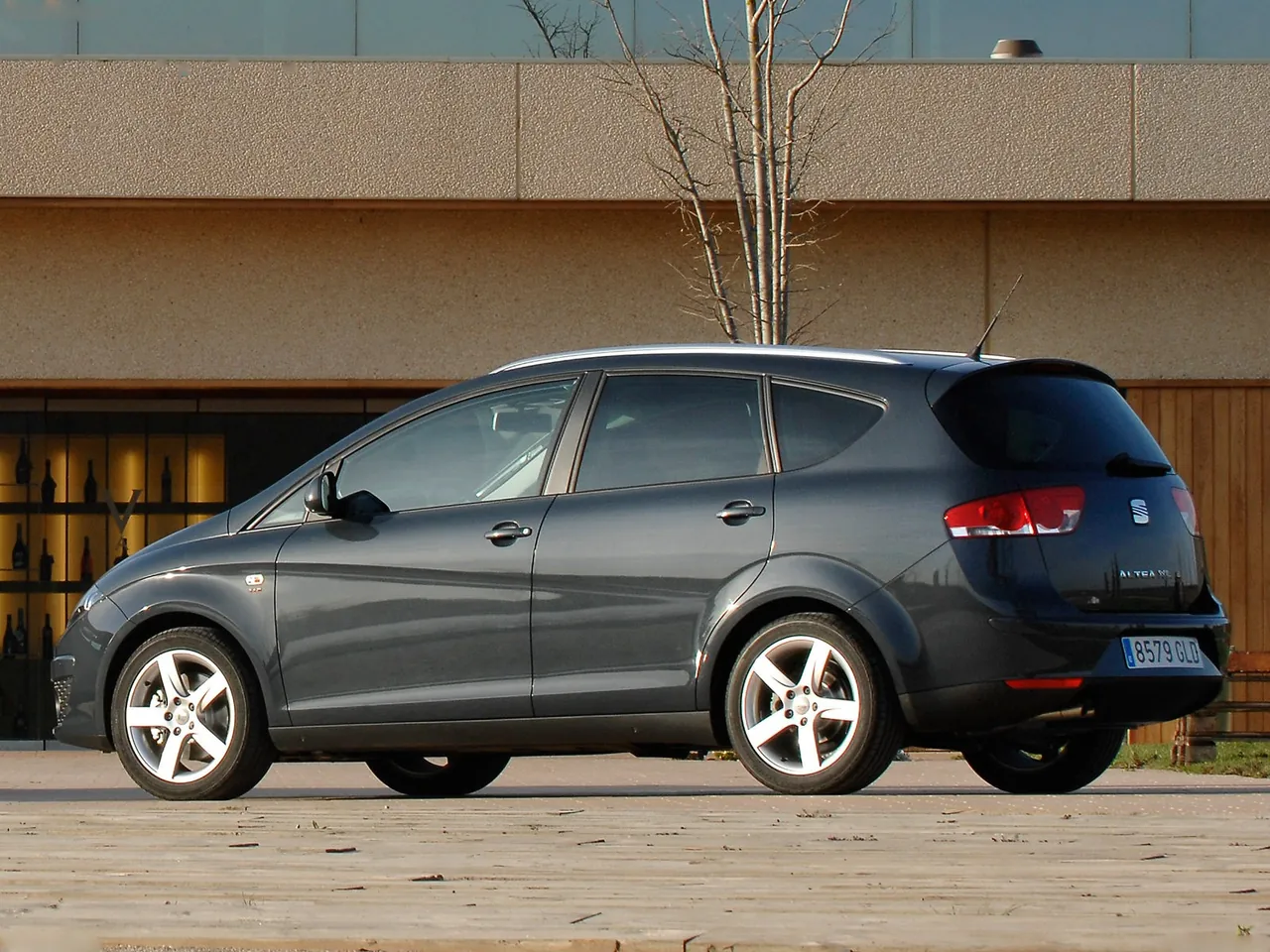 Seat Altea XL (2009) – zadní tříčtvrteční pohled