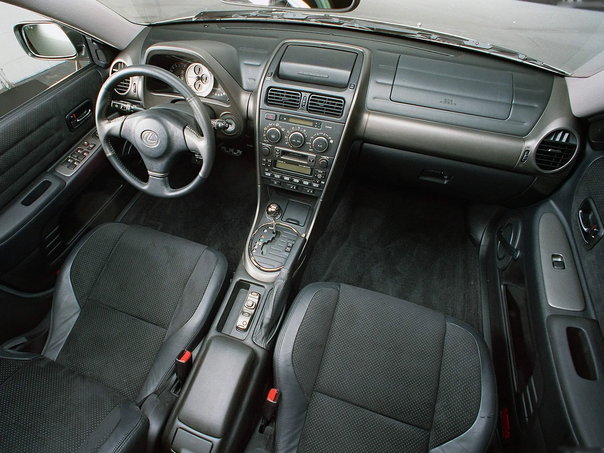 Lexus IS 300 (2001) – interiér