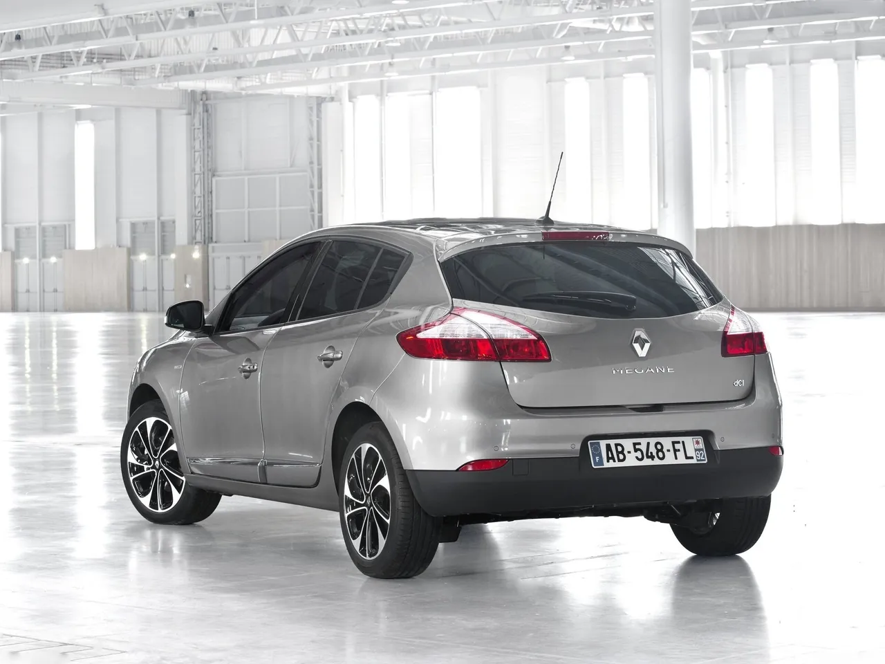 Renault Megane (2014) – zadní tříčtvrteční pohled