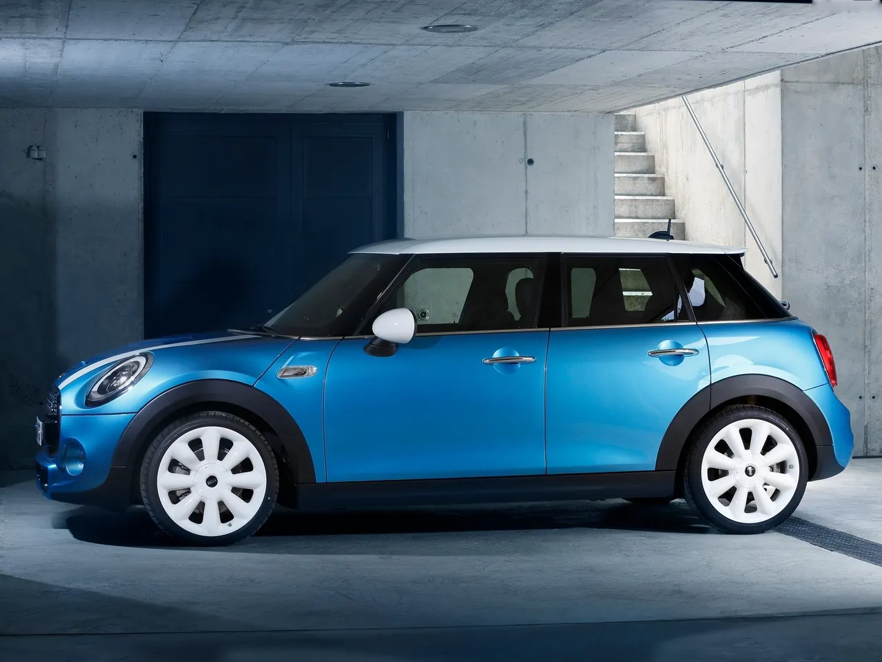 Mini Cooper 5-door (2015) – boční profil