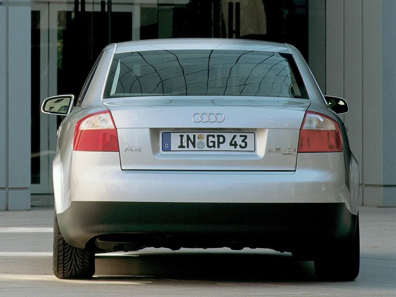 Audi A4 (2000) – zezadu