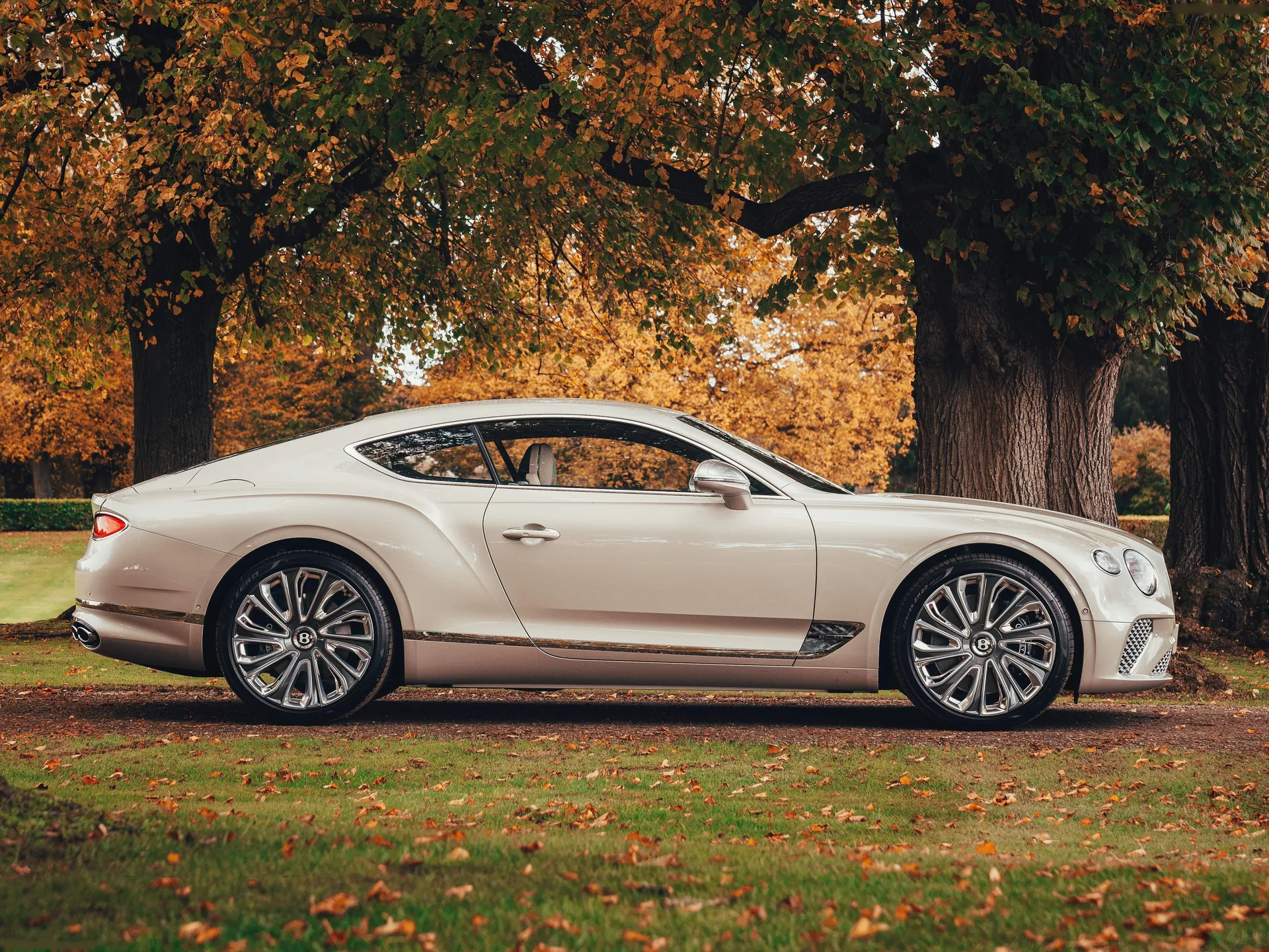 Bentley Continental GT Mulliner (2020) – boční profil