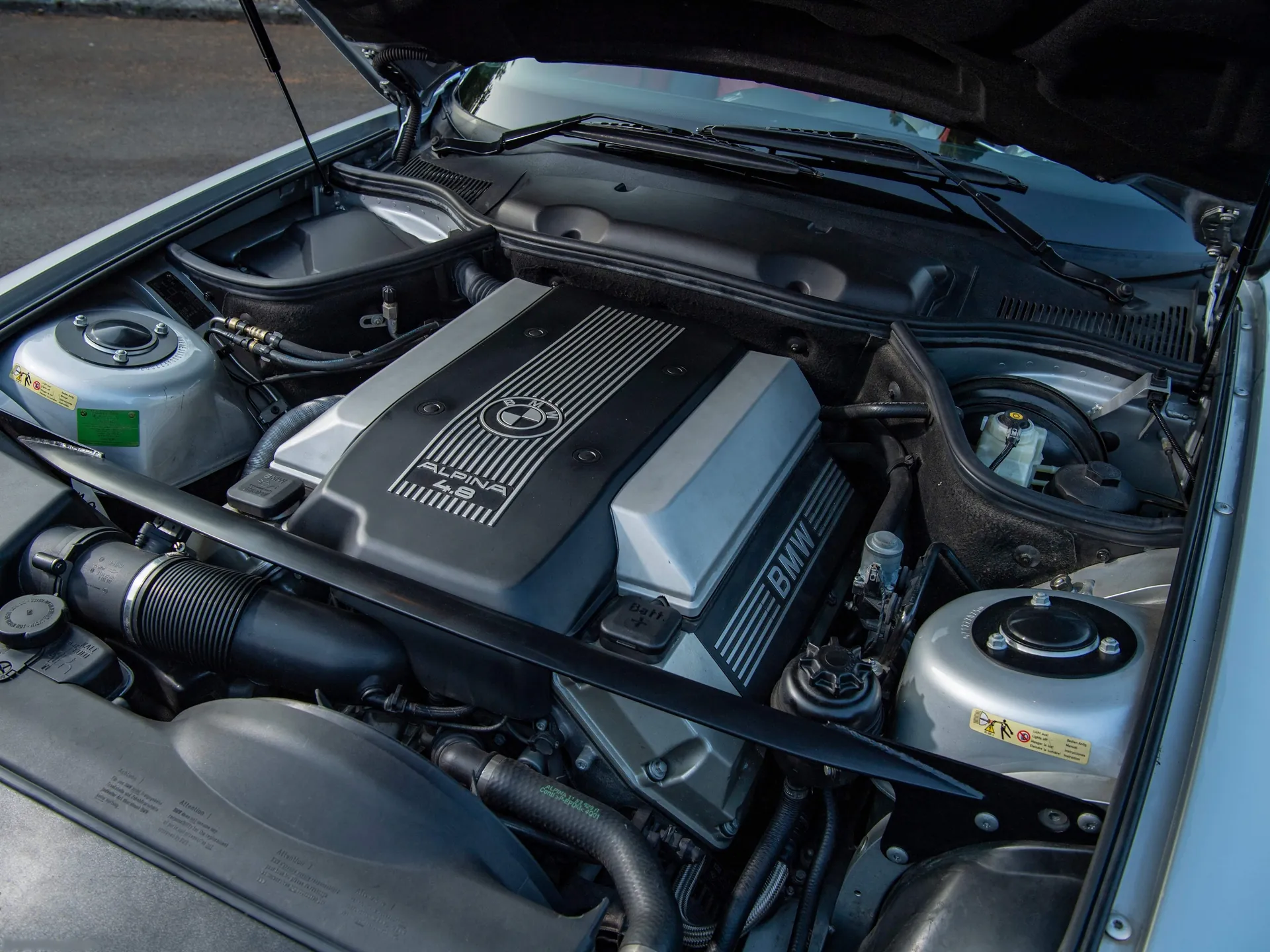 Alpina Roadster V8 (2000) – motorový prostor