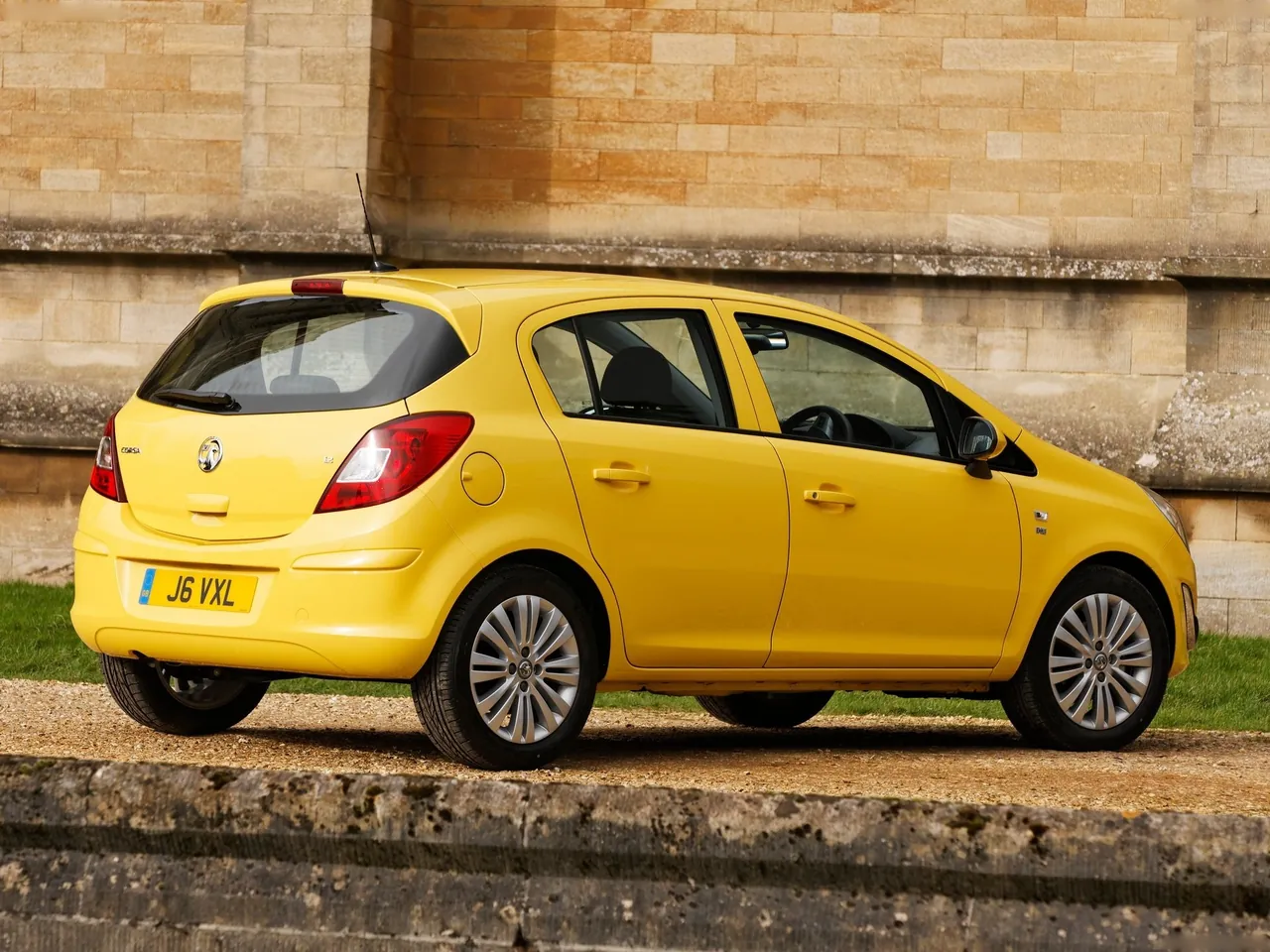 Vauxhall Corsa (2011) – zadní tříčtvrteční pohled