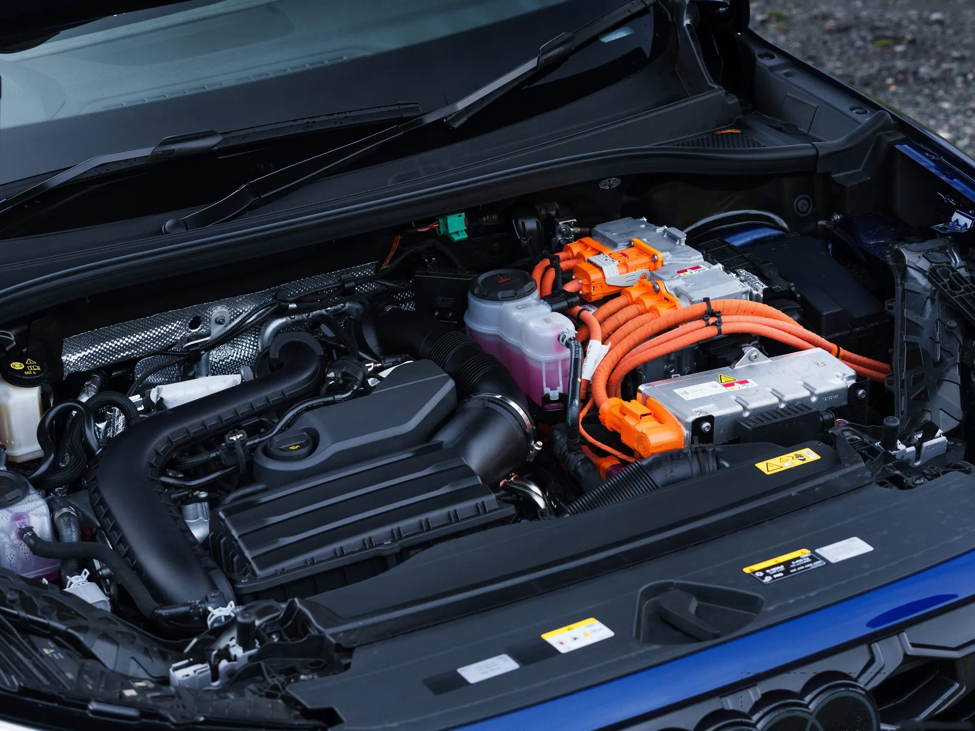Audi Q3 Sportback e-hybrid [UK] (2026) – motorový prostor