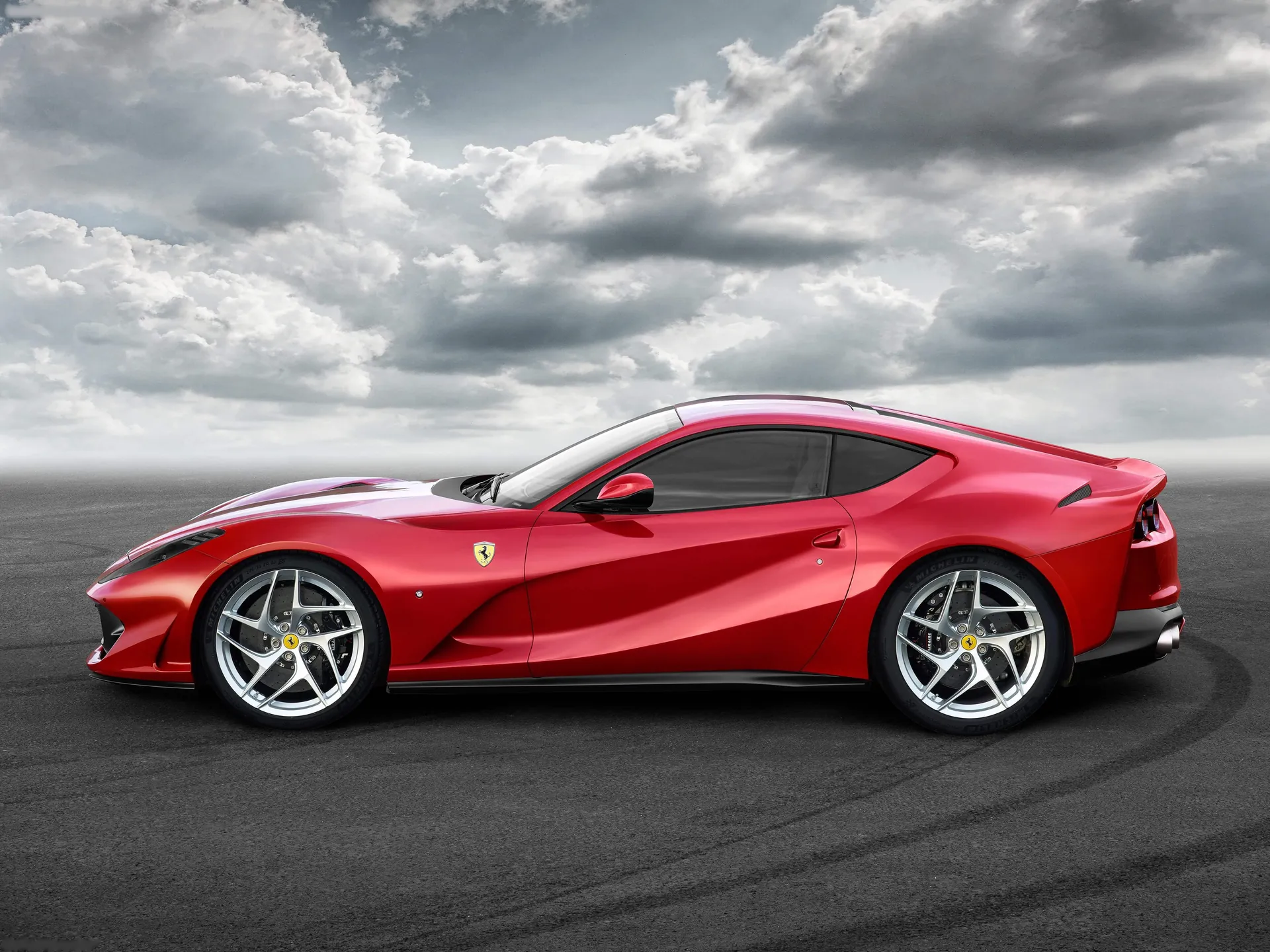 Ferrari 812 Superfast (2018) - Side Profile
