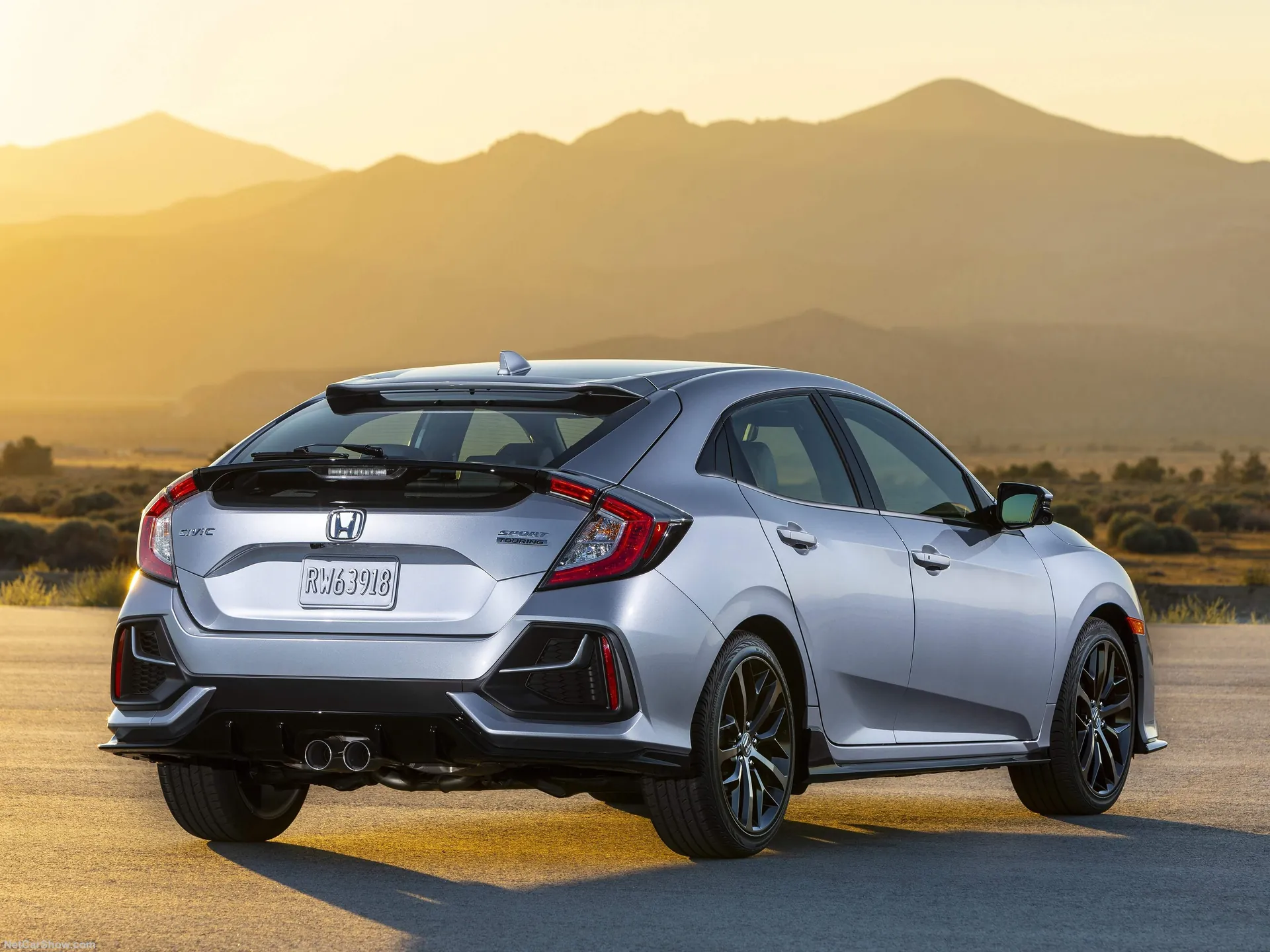 Honda Civic Hatchback (2020) – zadní tříčtvrteční pohled