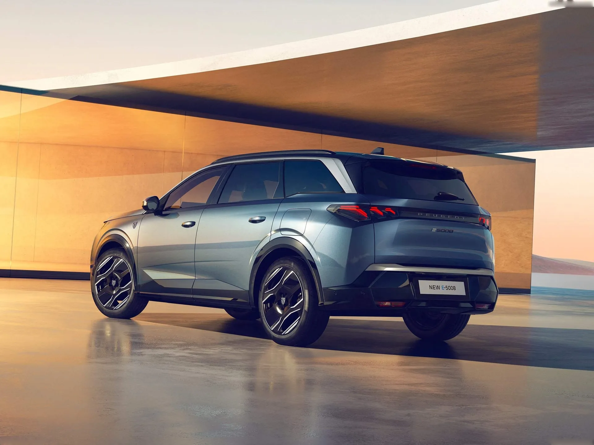 Peugeot E-5008 (2025) – zadní tříčtvrteční pohled