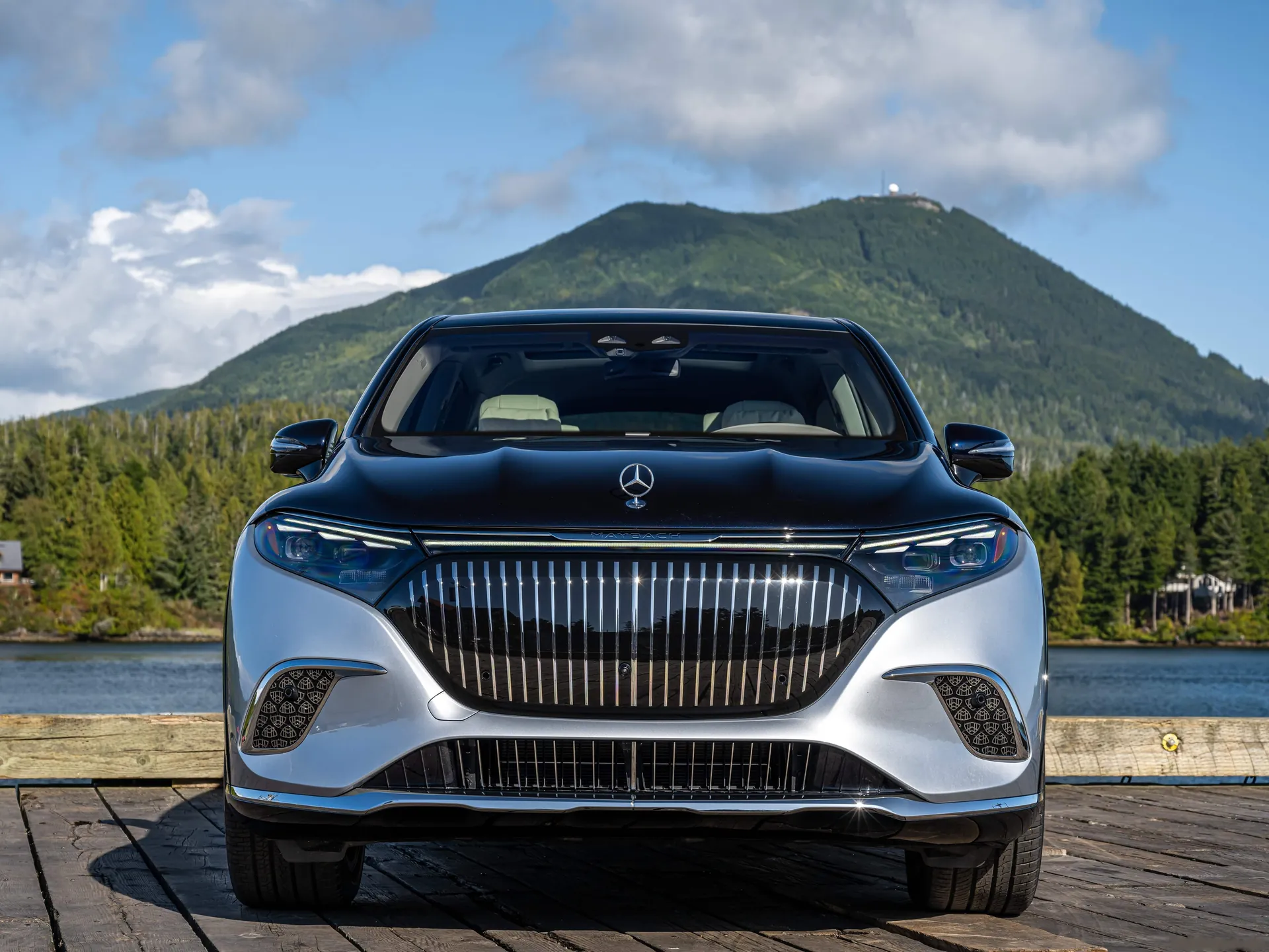 Mercedes-Benz EQS SUV Maybach (2024) - Front