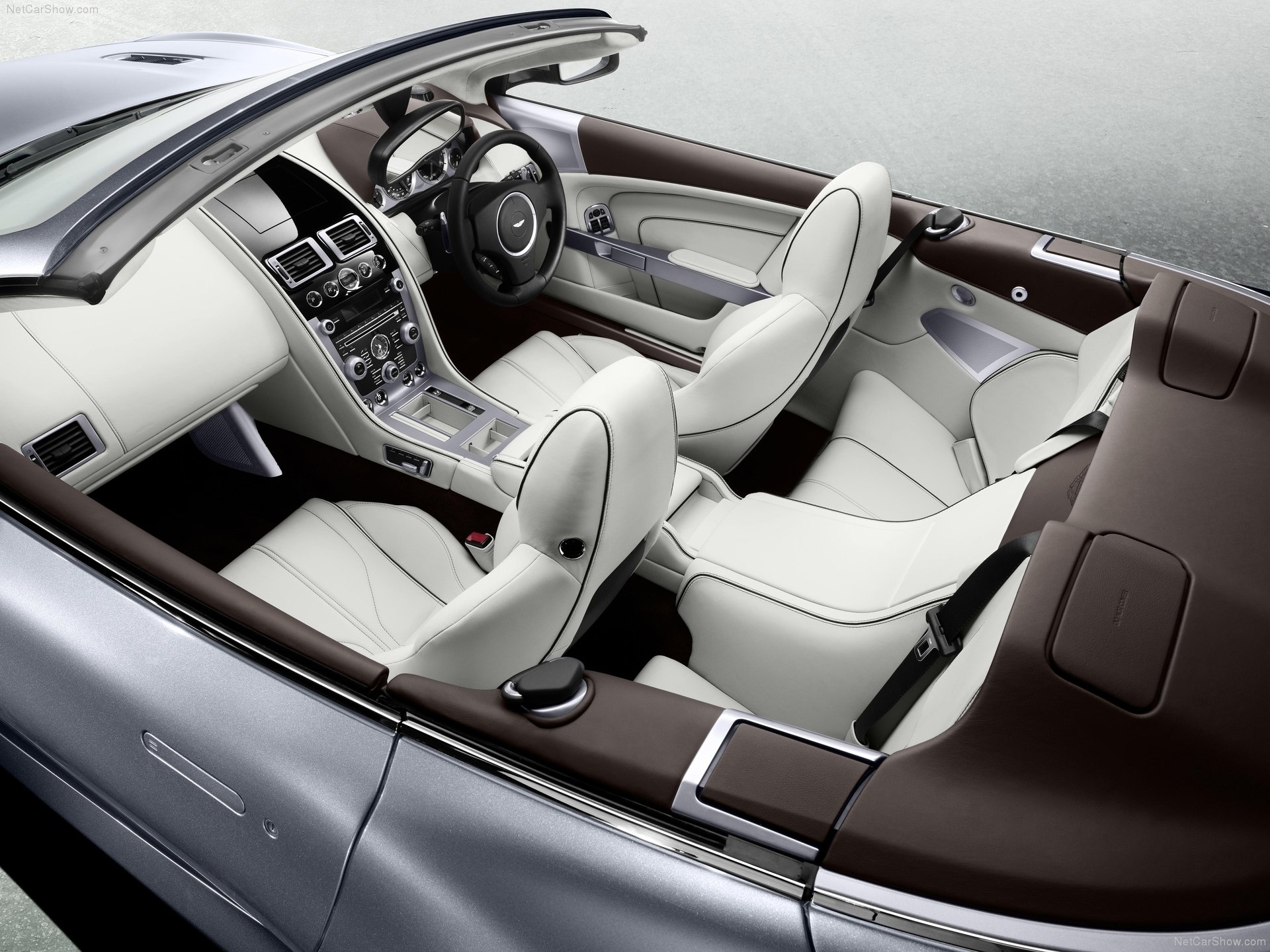 Aston Martin Virage Volante (2012) – interiér