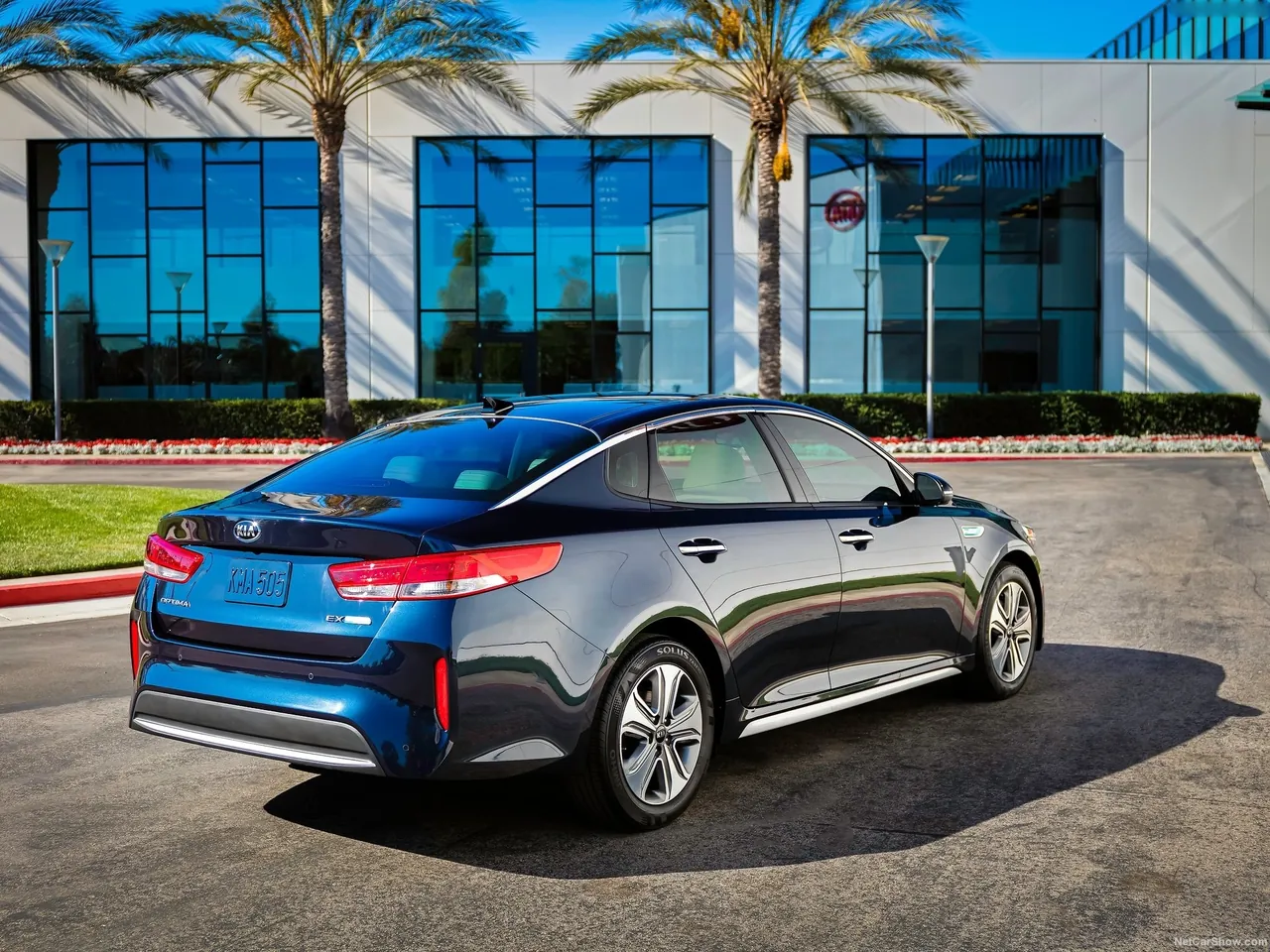 Kia Optima Hybrid (2017) – zadní tříčtvrteční pohled