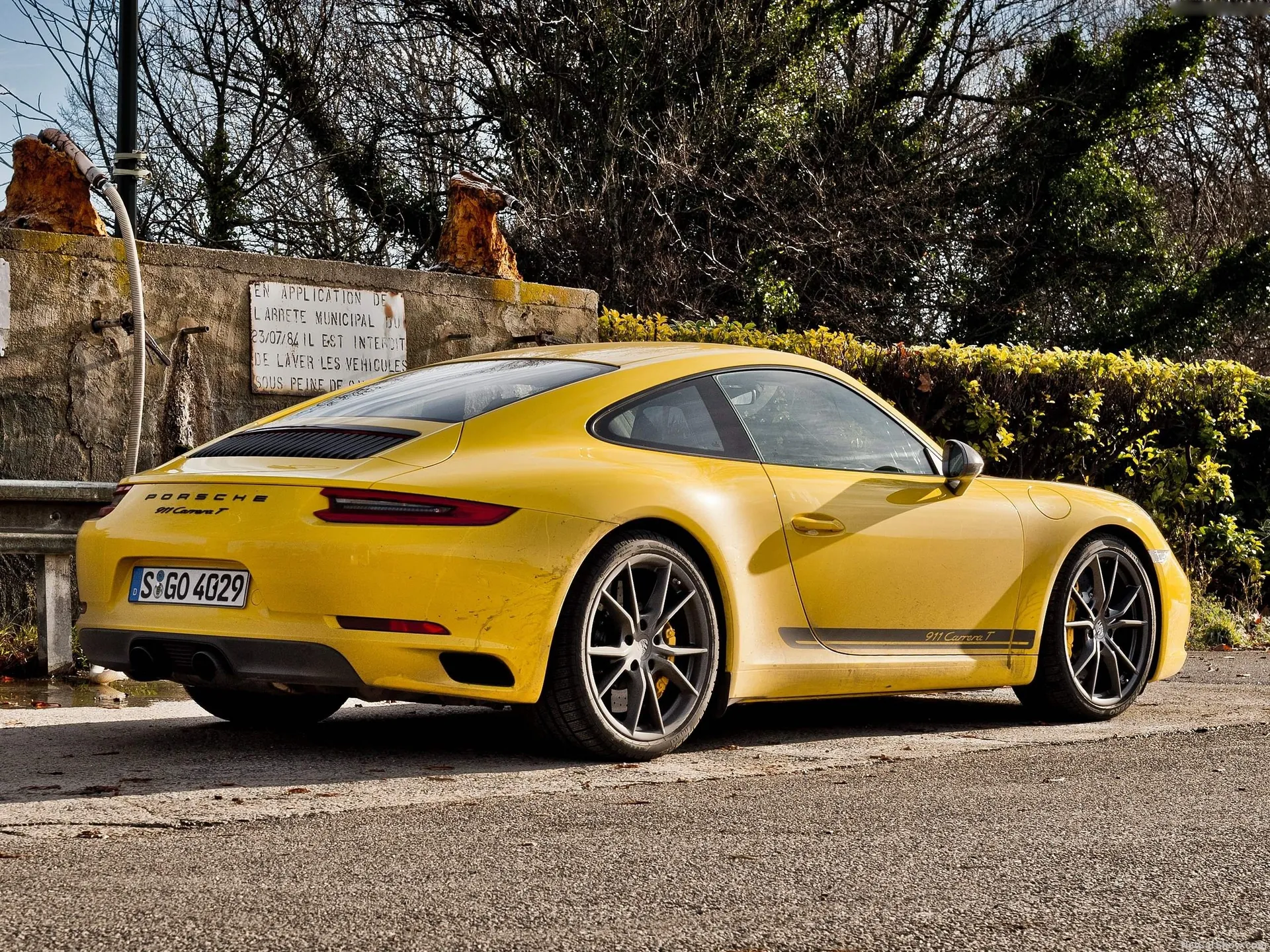 Porsche 911 Carrera T (2018) – zadní tříčtvrteční pohled
